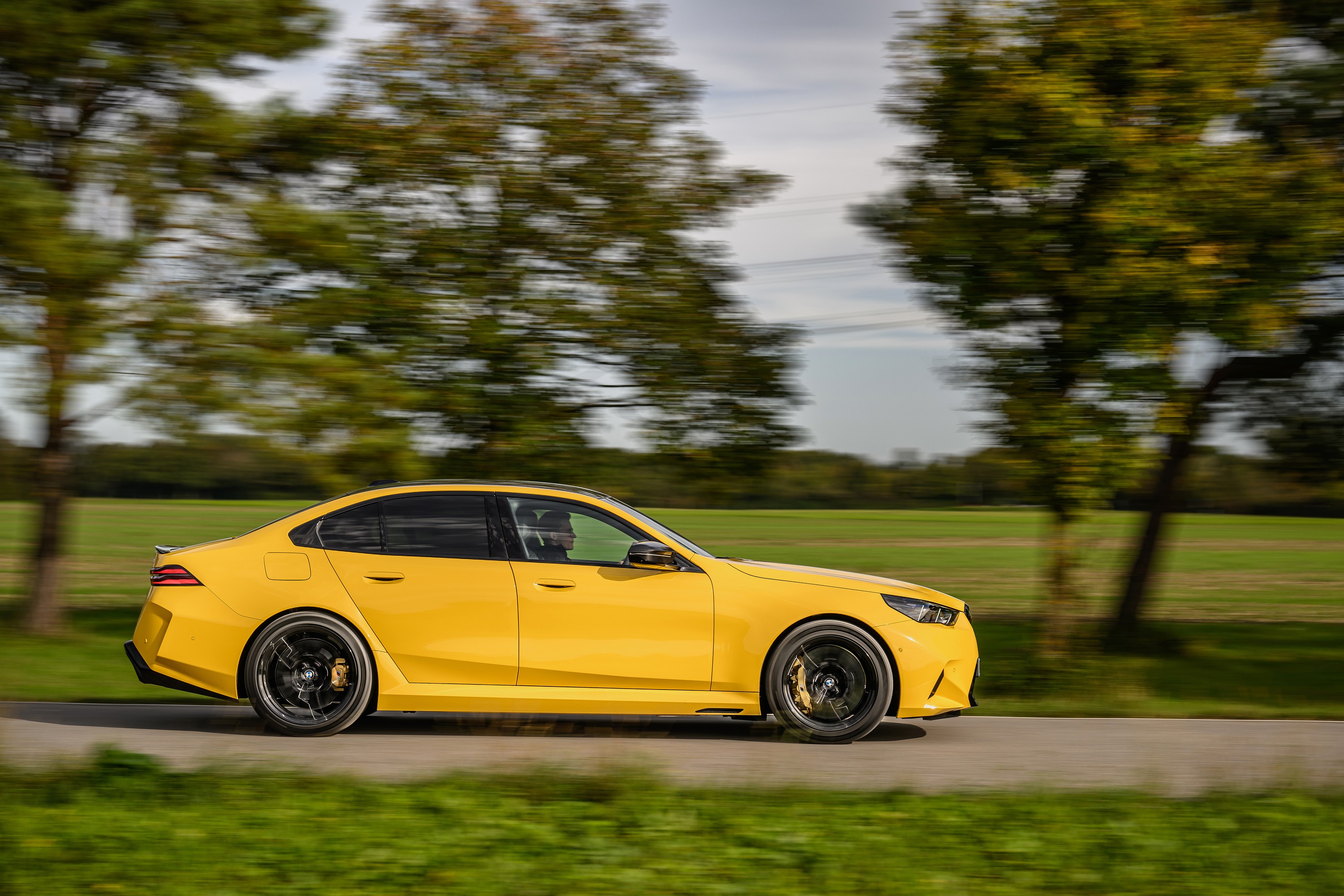 BMW M5 technology P90575434