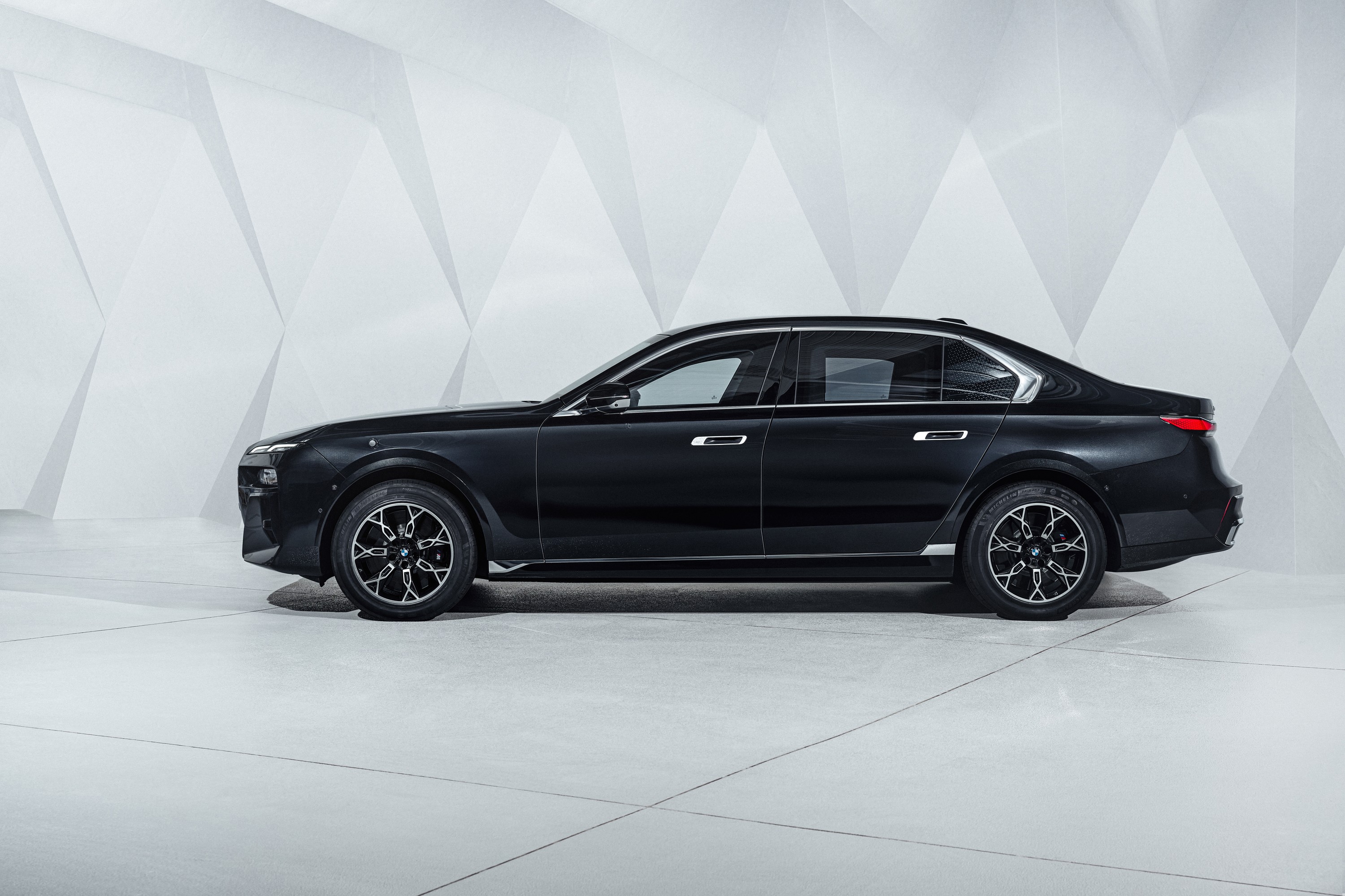 BMW i7 exterior P90517457