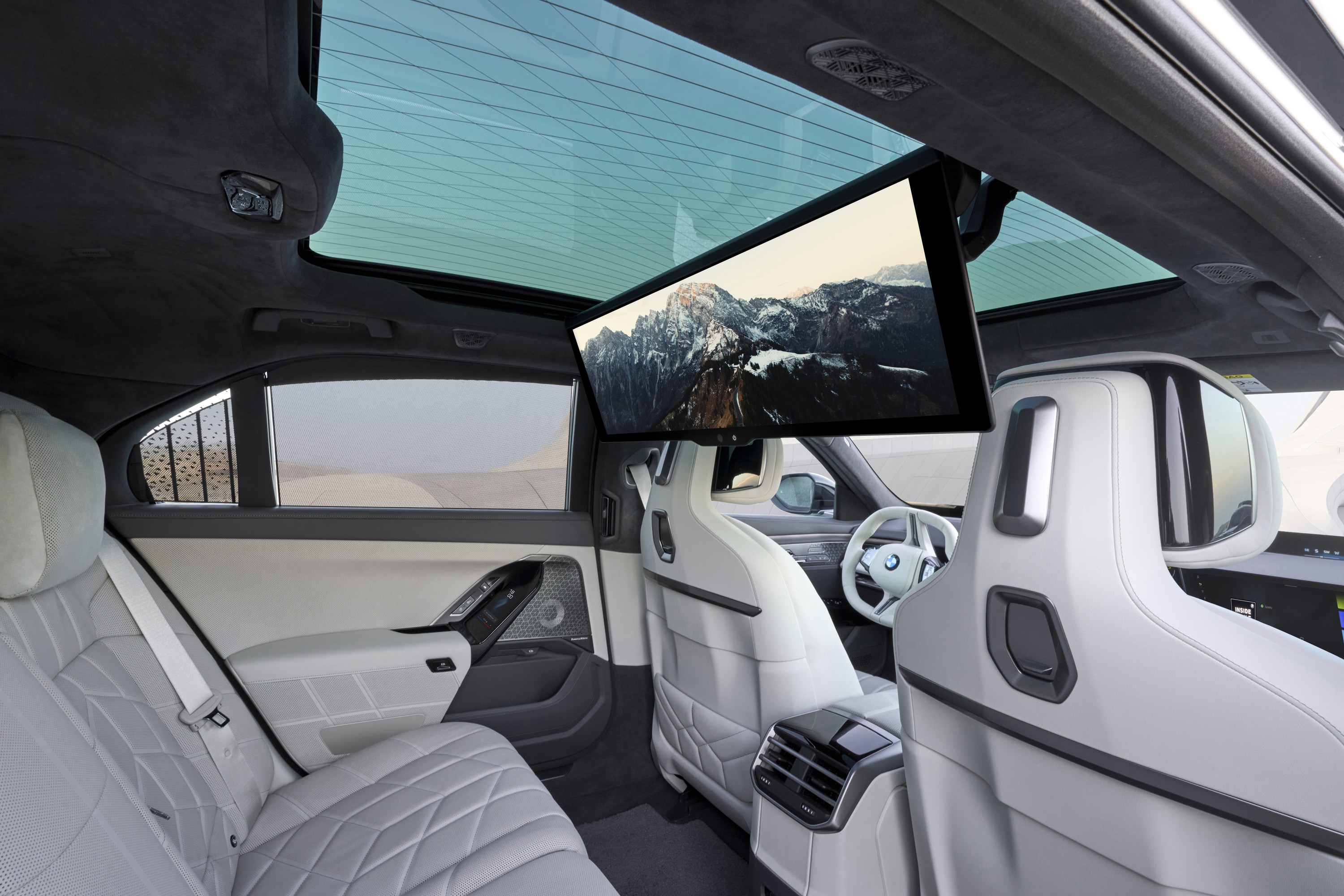 BMW 7 Series interior P90638740