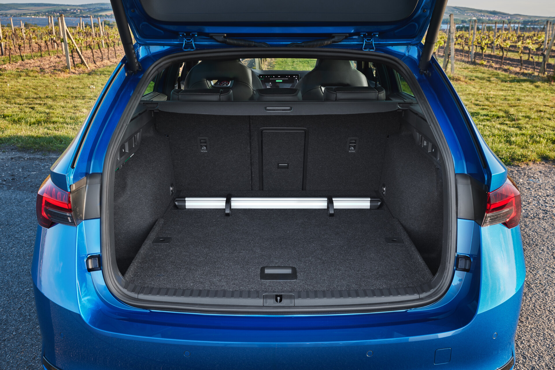 Škoda Octavia interior official photo
