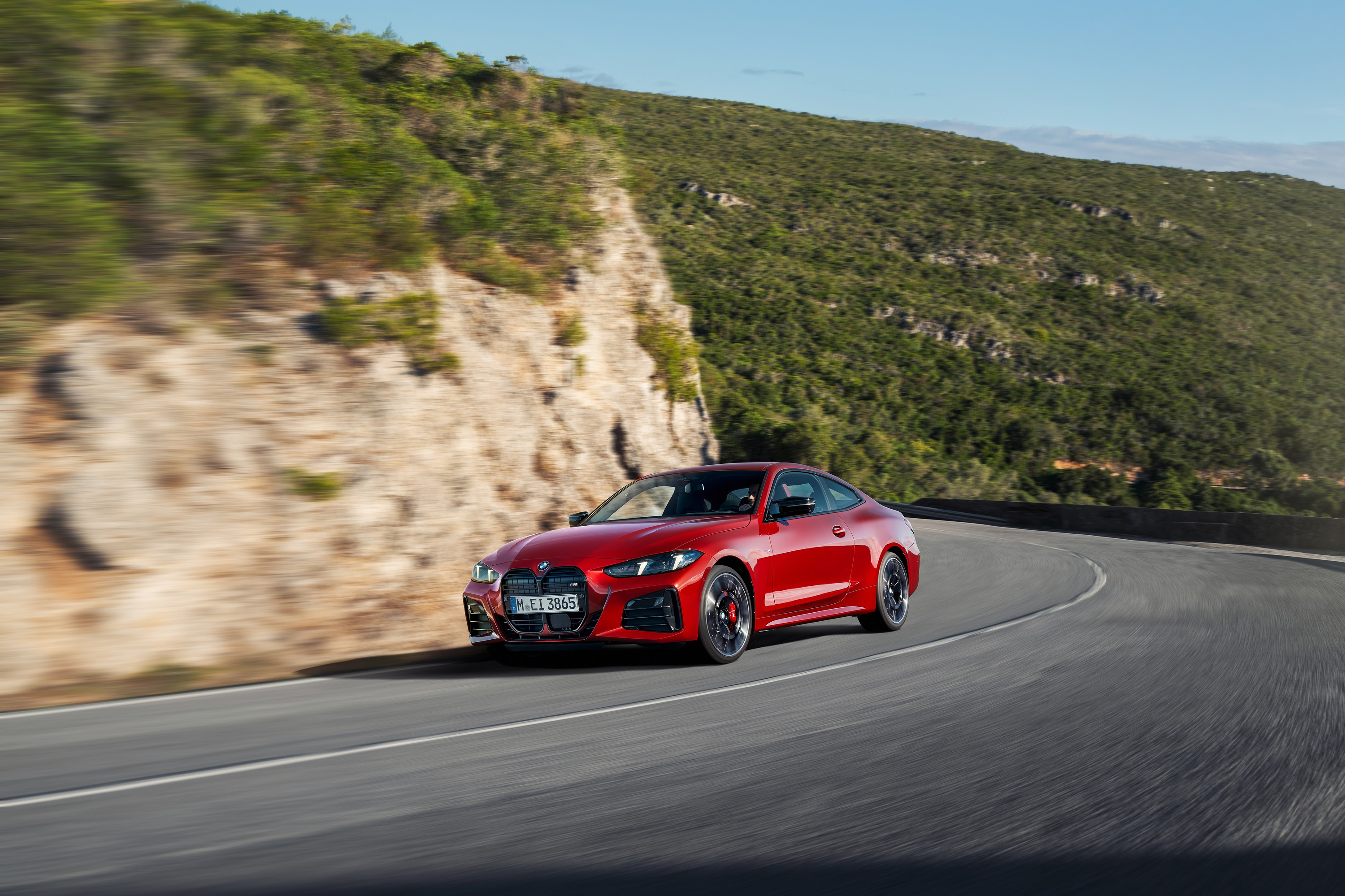 BMW 4 Series driving P90535818