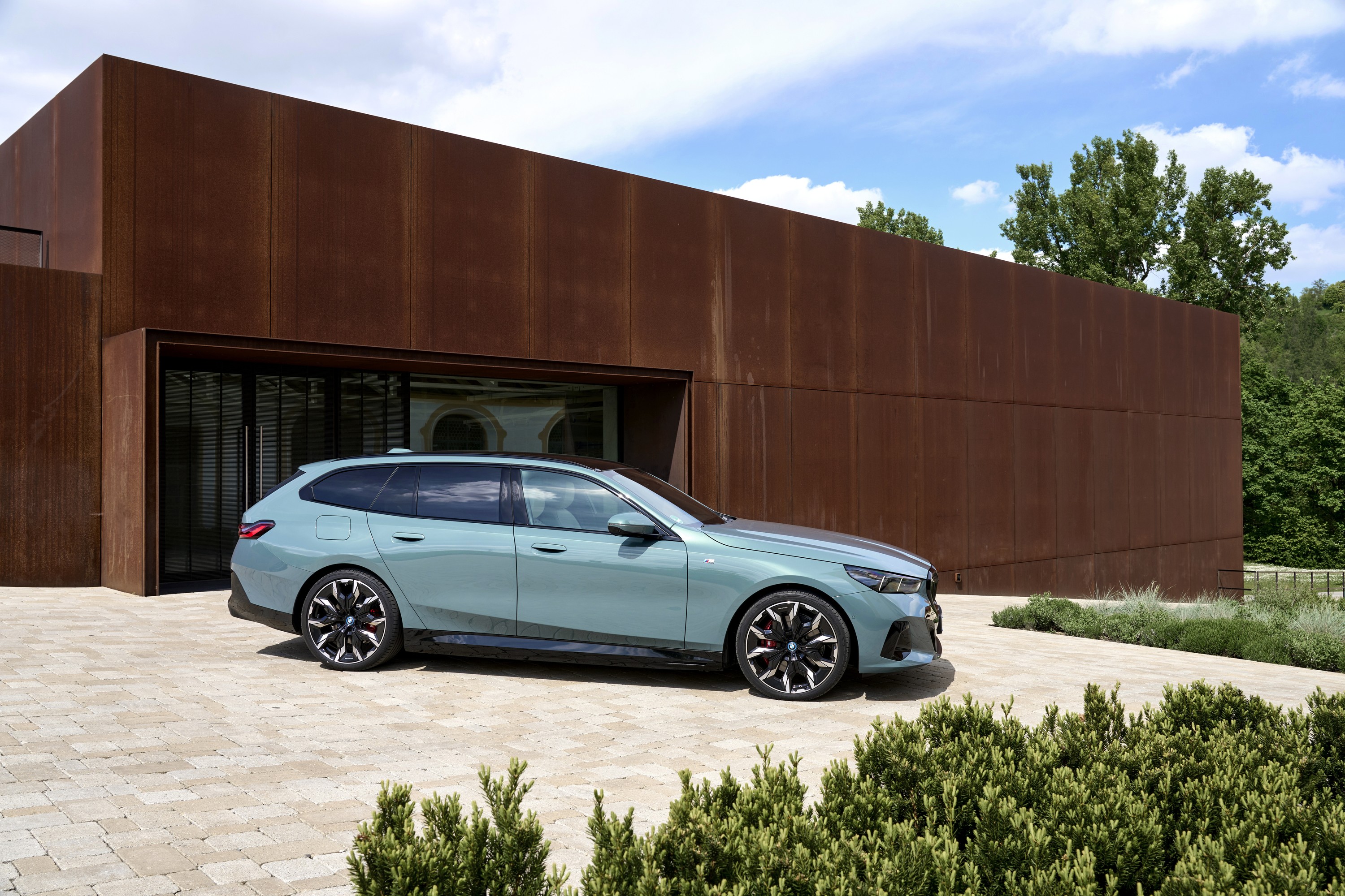 BMW i5 driving P90550003