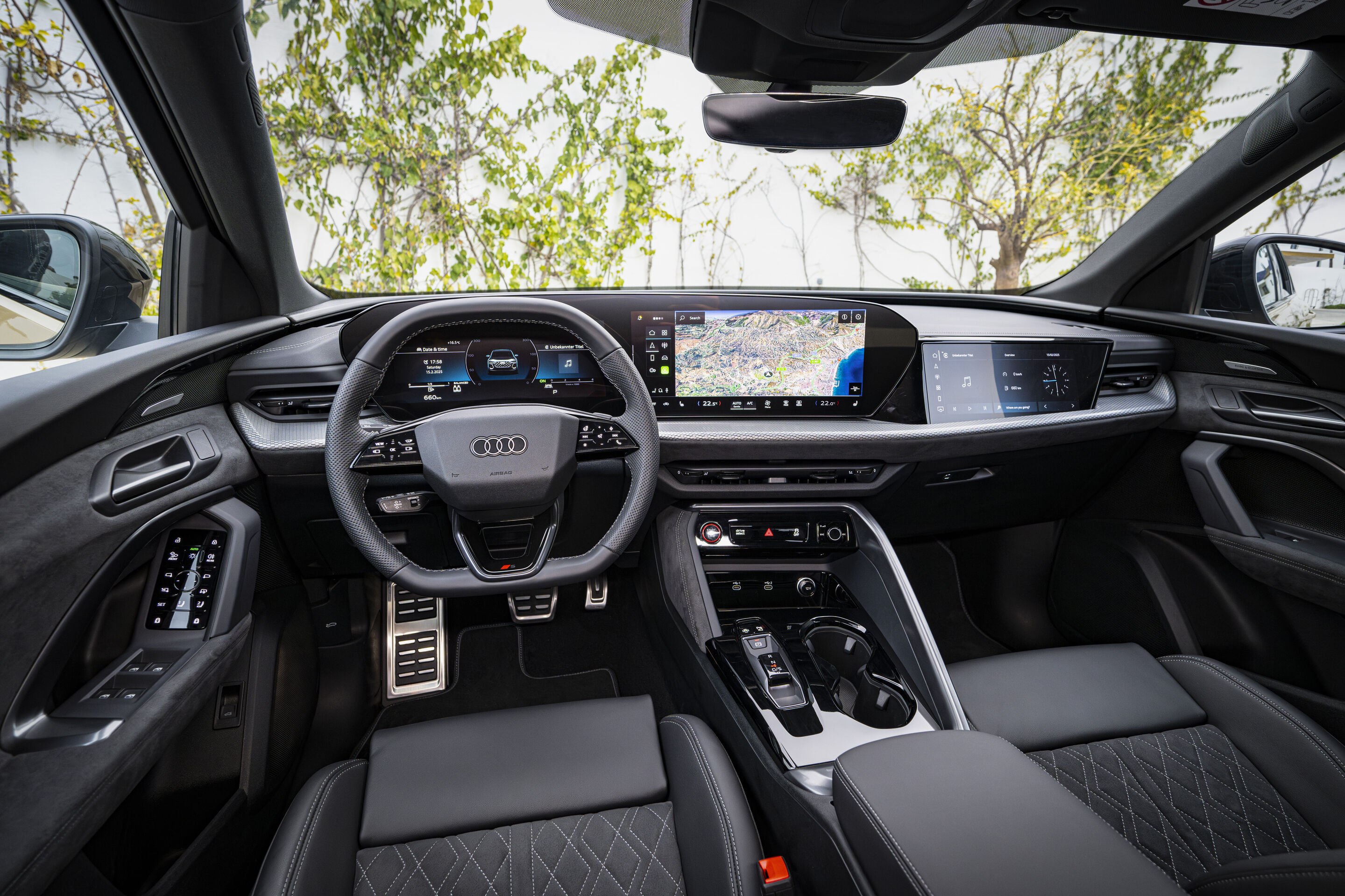 Audi Q5 SUV additional exterior official photo
