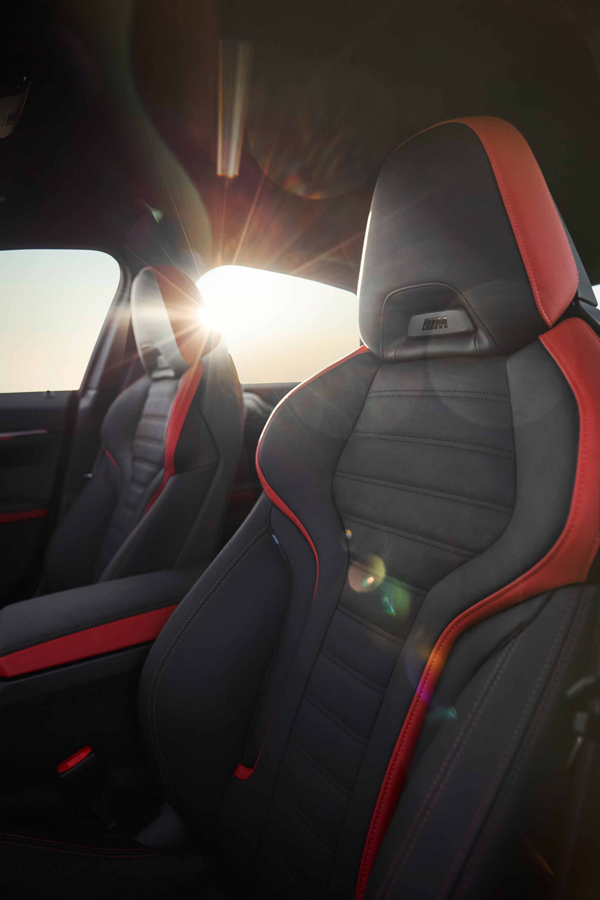 BMW i4 interior P90546657