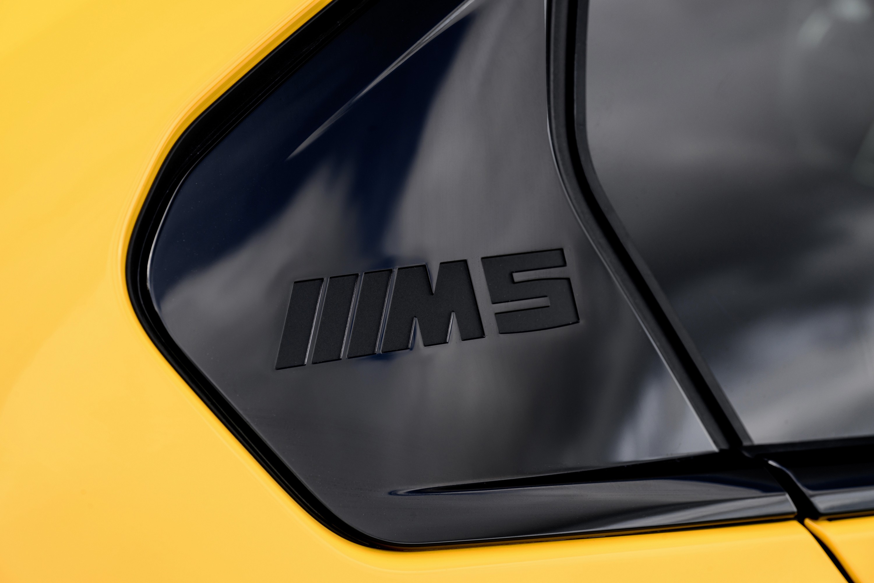 BMW M5 technology P90575488