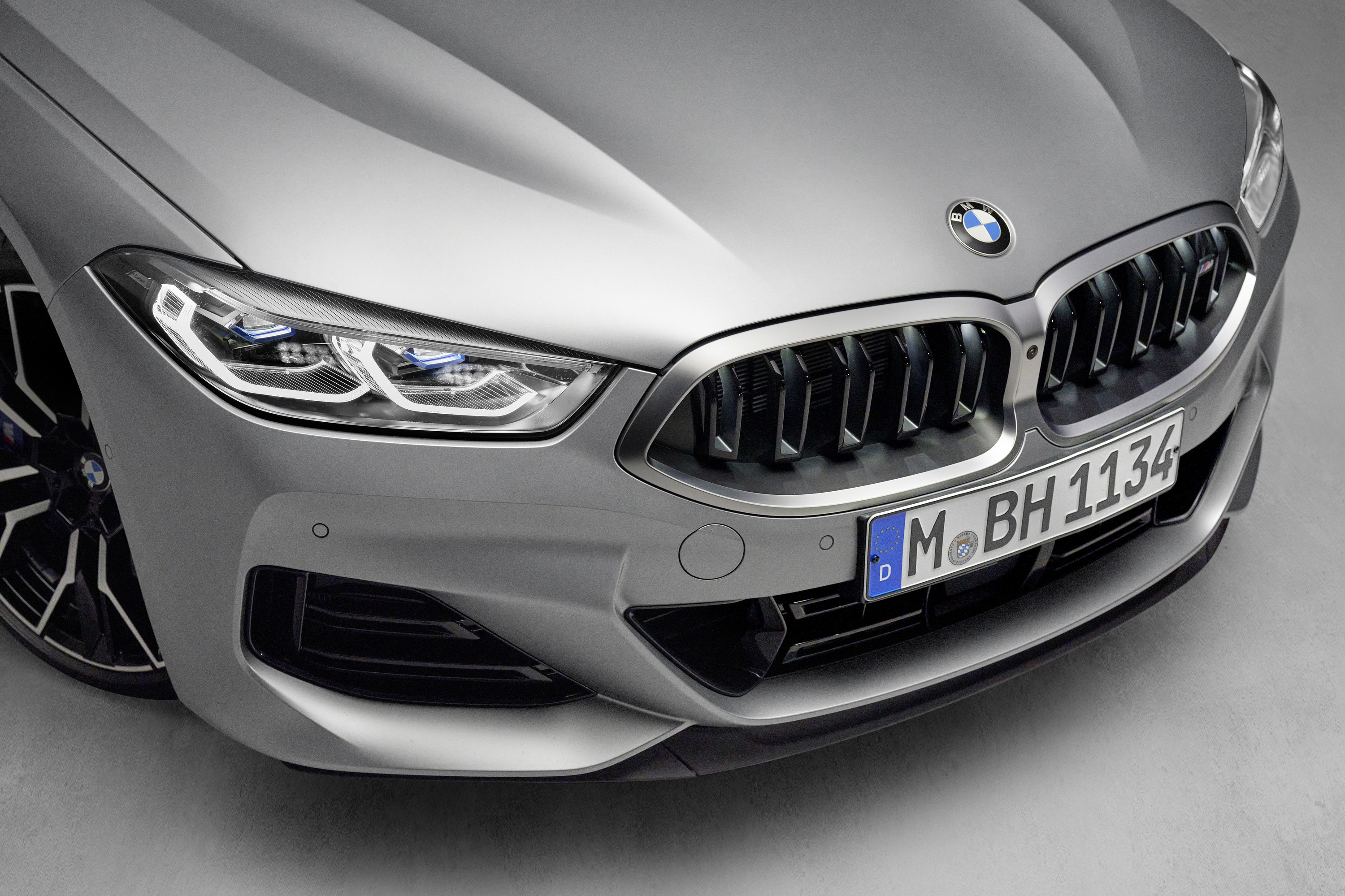BMW M850i exterior P90449086