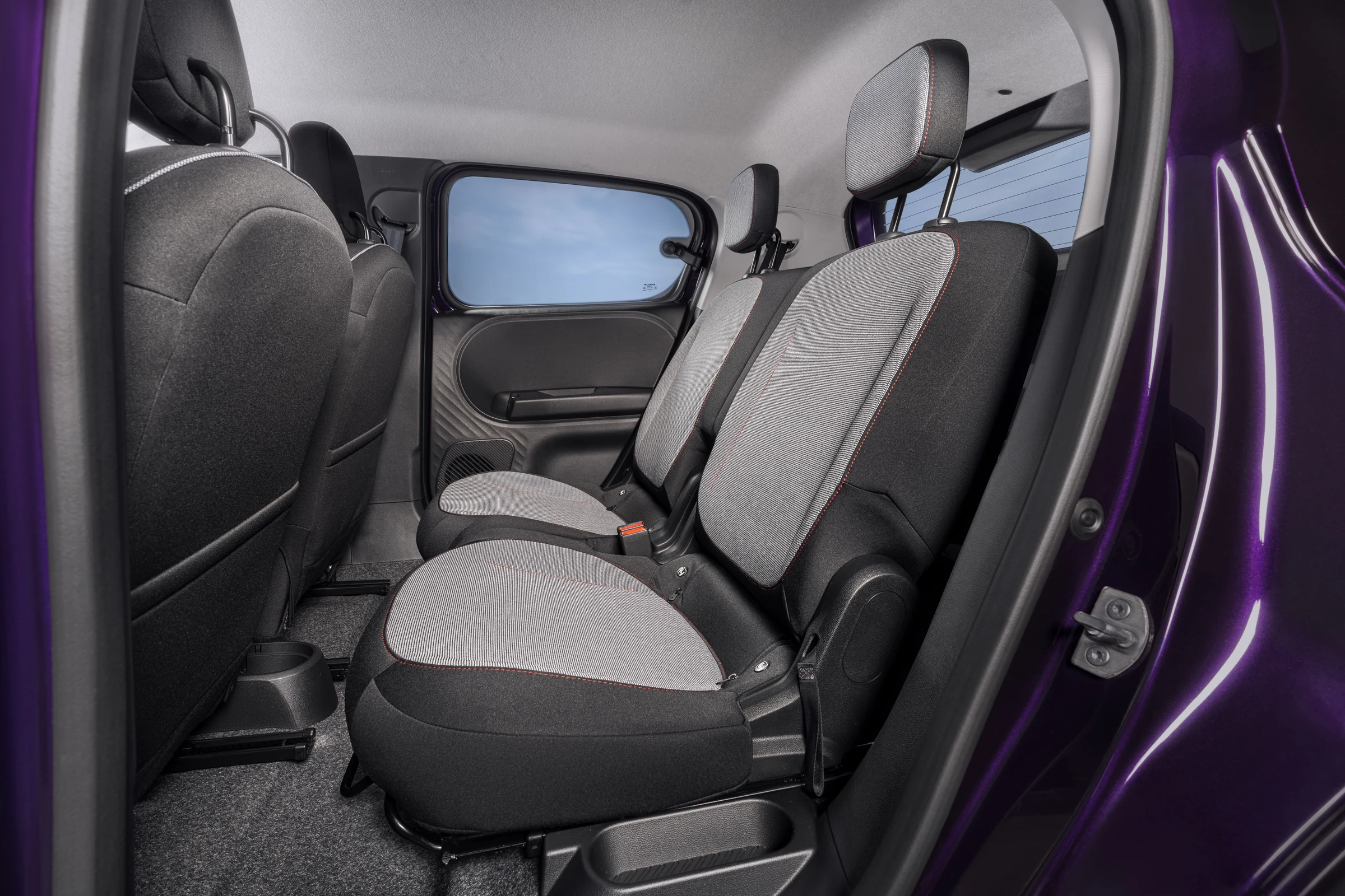 Nissan Pixo interior official photo 25