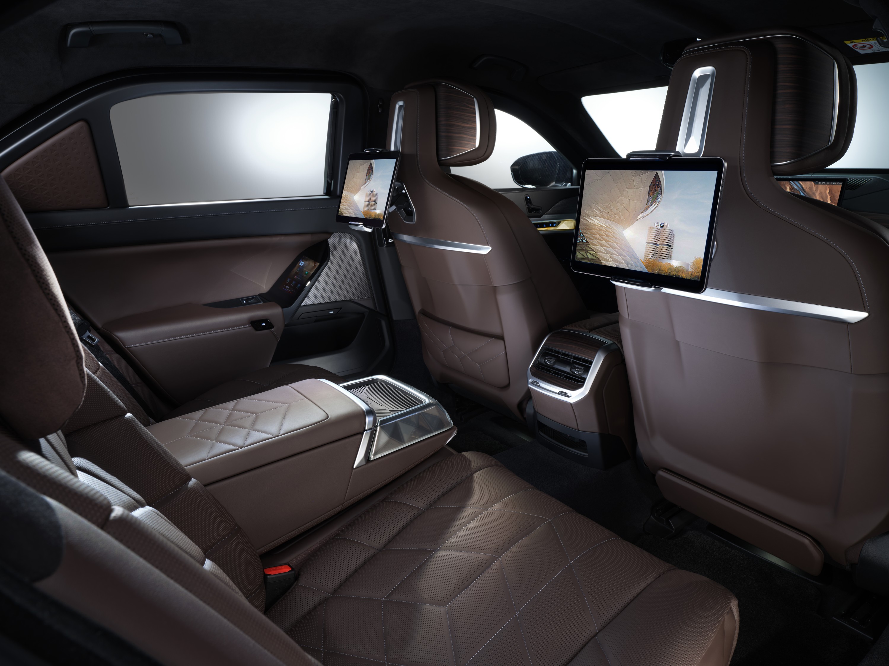 BMW 760i exterior P90516176