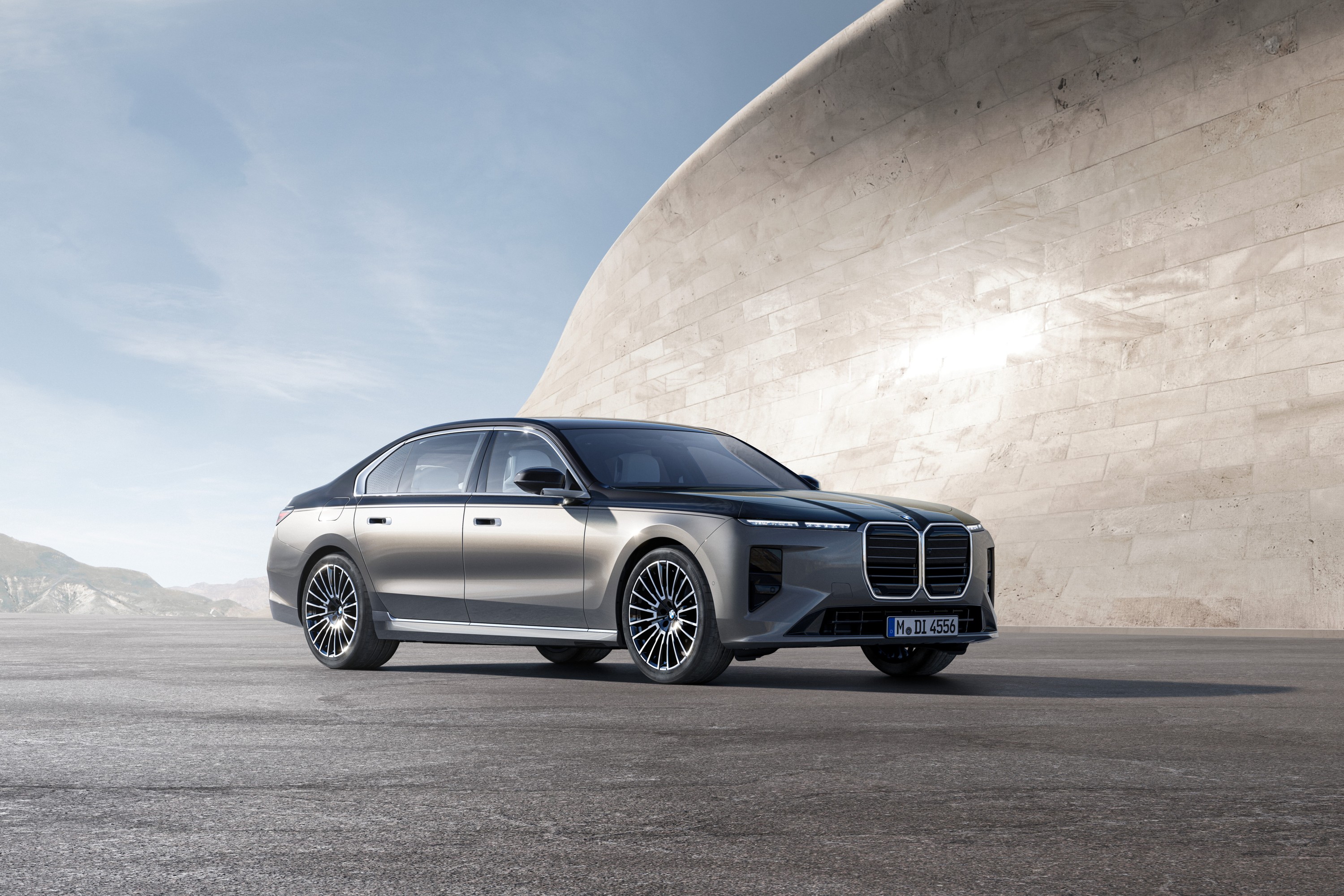 BMW 7 Series exterior P90636902