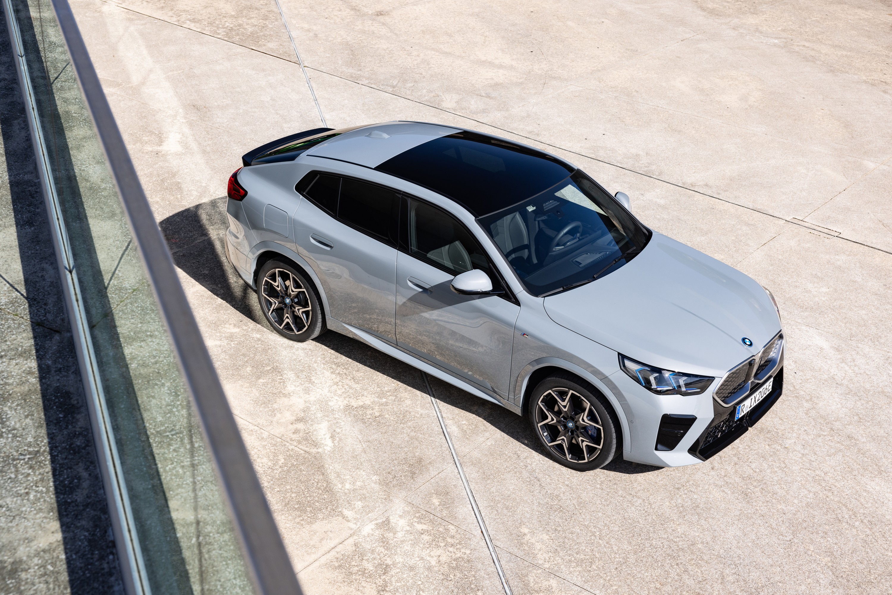 BMW iX2 exterior P90540020