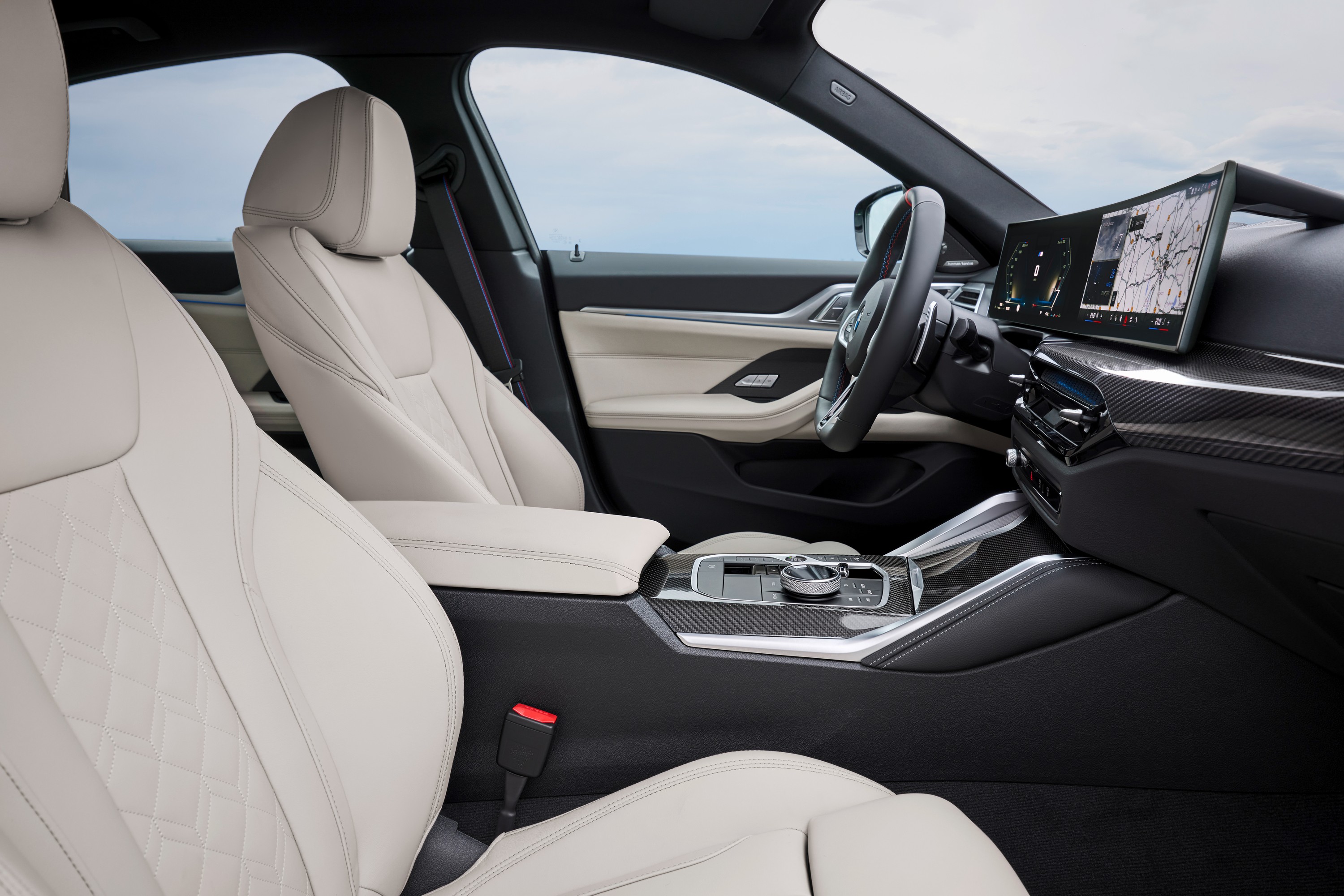 BMW M440i interior P90546597