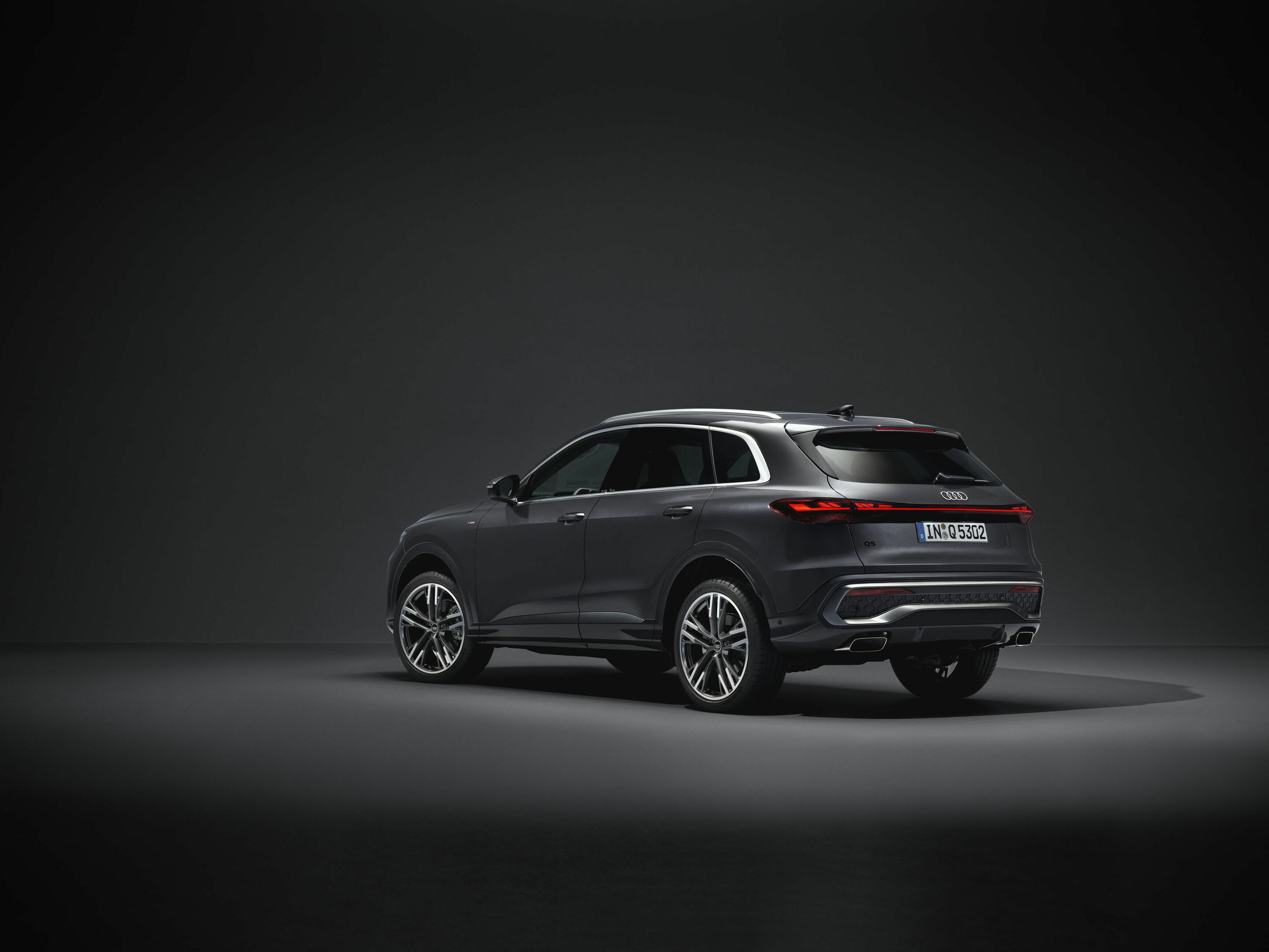 Audi Q5 SUV additional exterior official photo