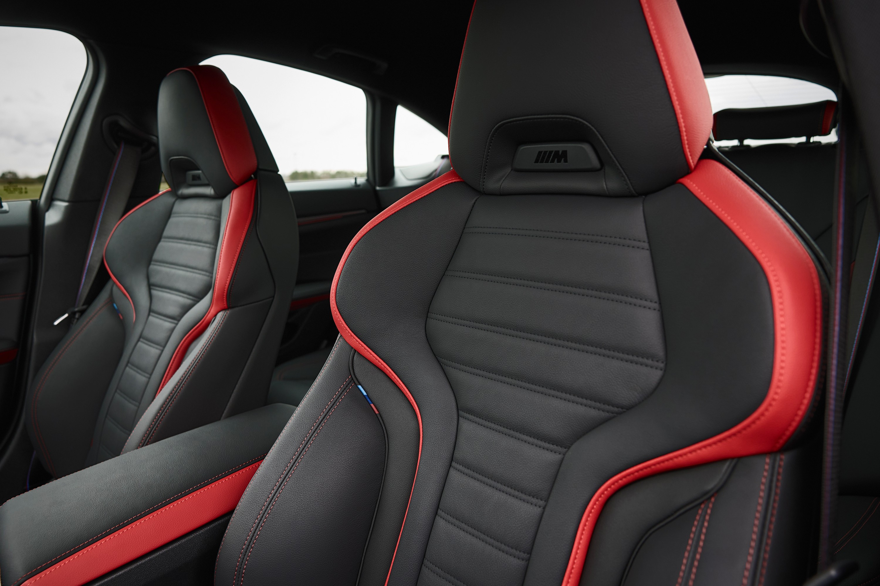 BMW i4 interior P90546684
