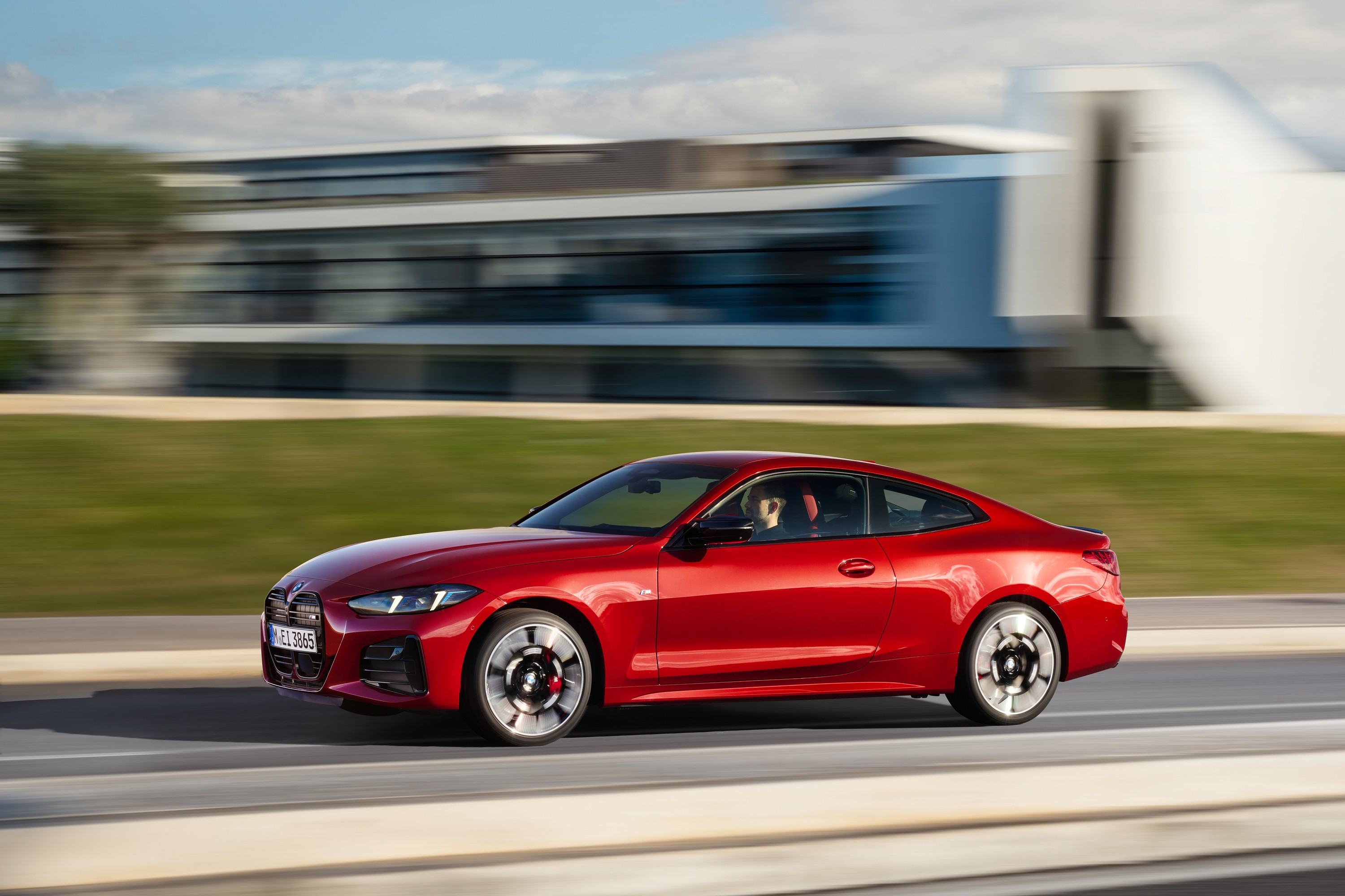 BMW 4 Series driving P90535820
