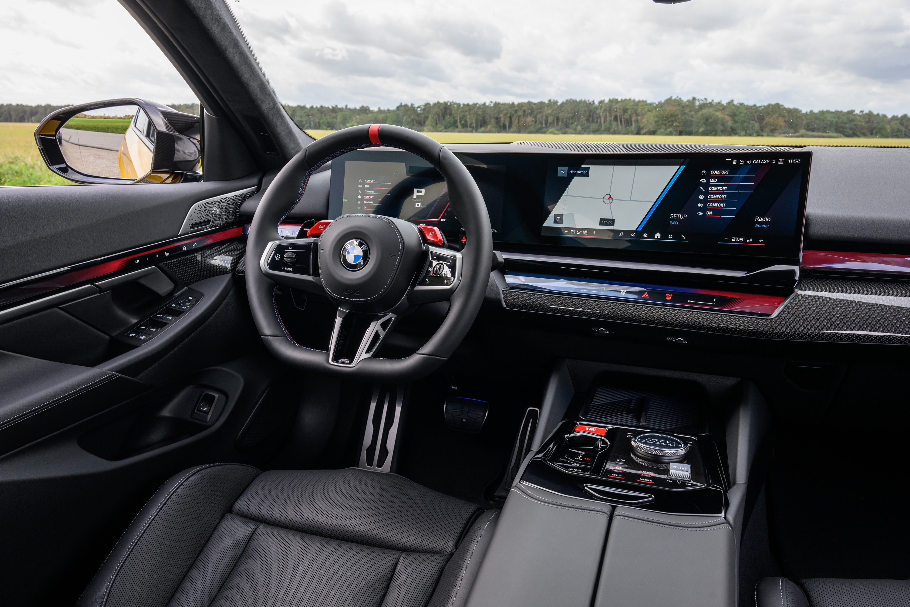 BMW M5 technology P90575494
