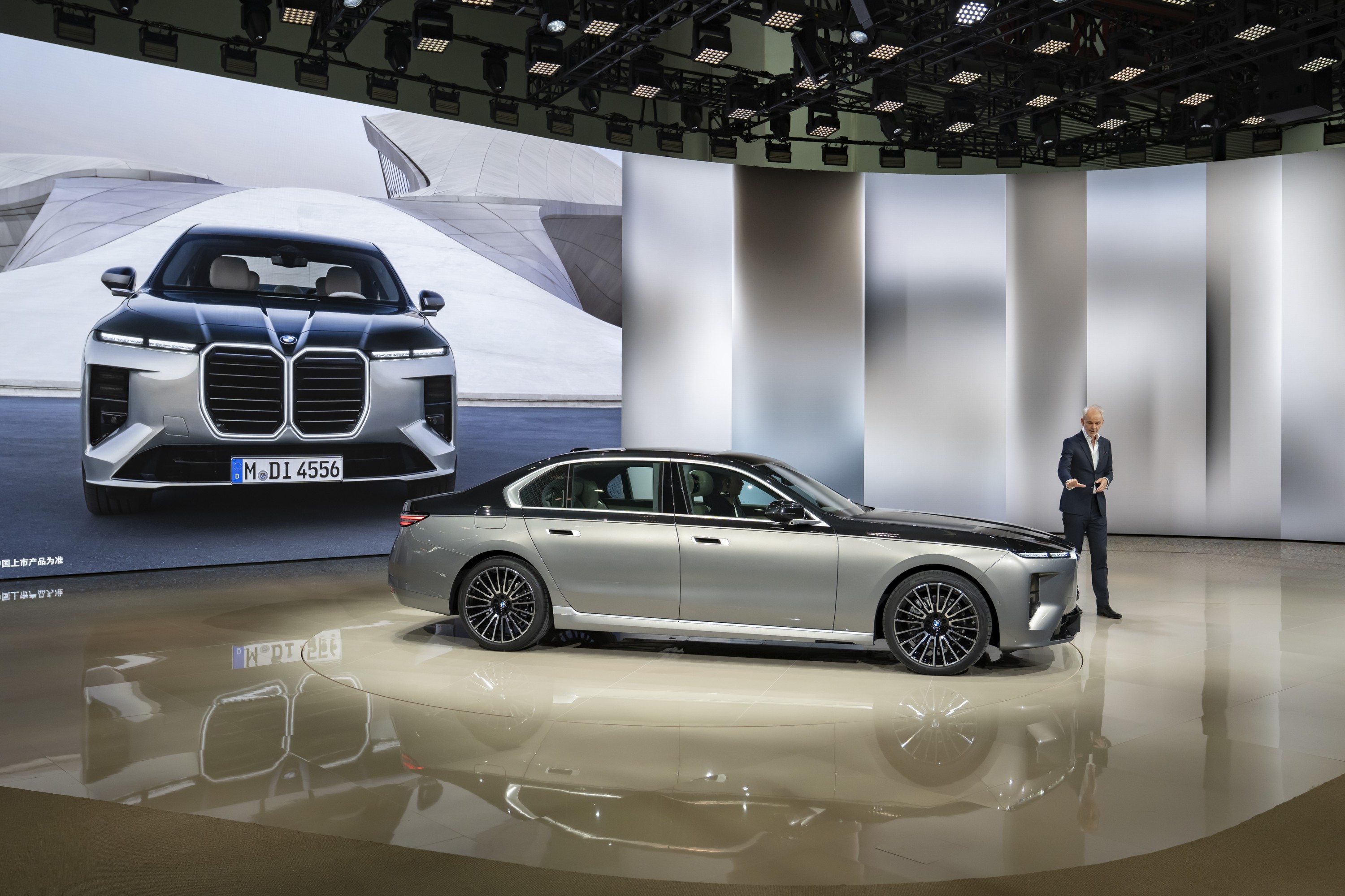 BMW 7 Series exterior P90639062