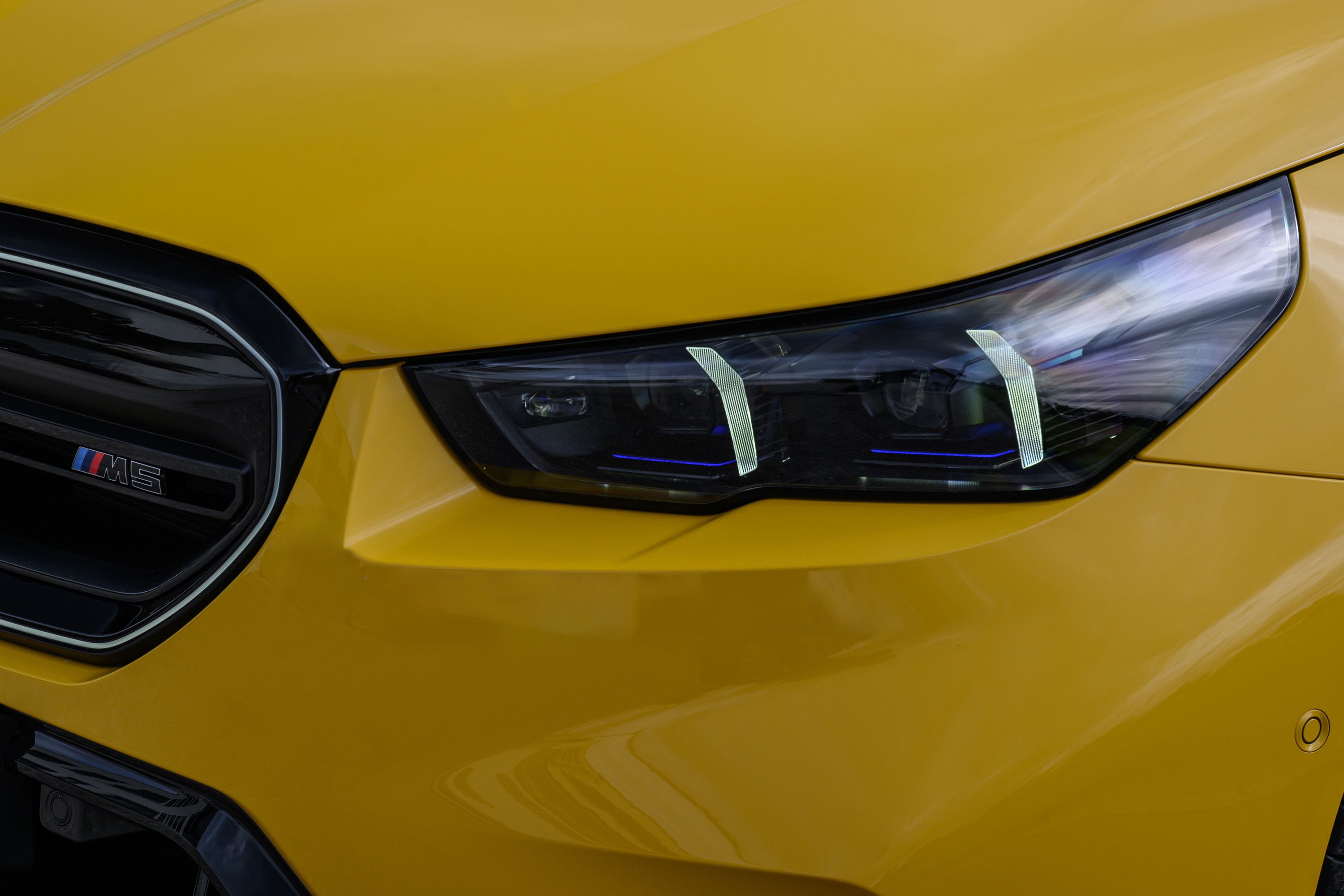 BMW M5 technology P90575479