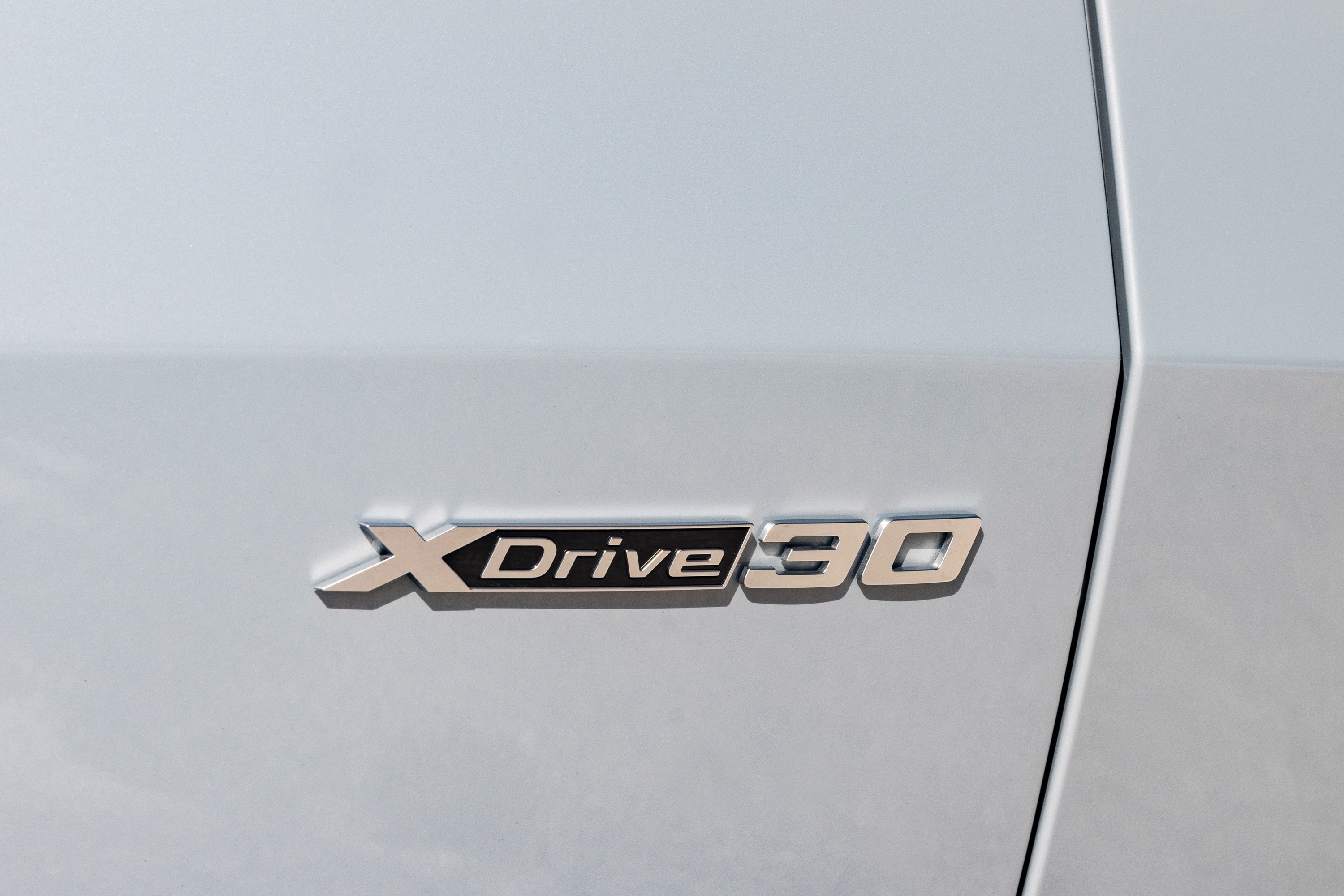 BMW iX2 driving P90540052