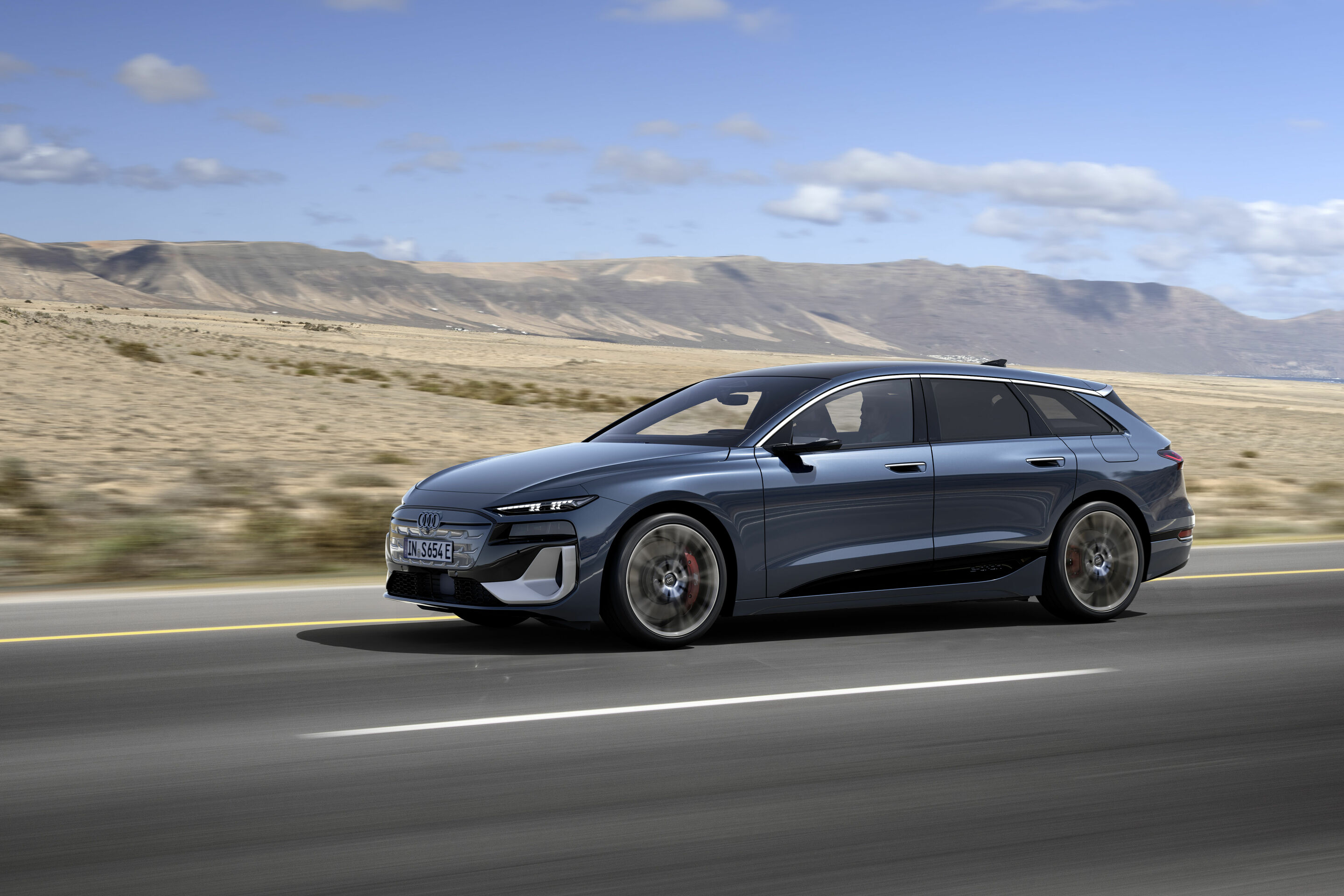 Audi S6 Avant e-tron interior and cockpit A243562