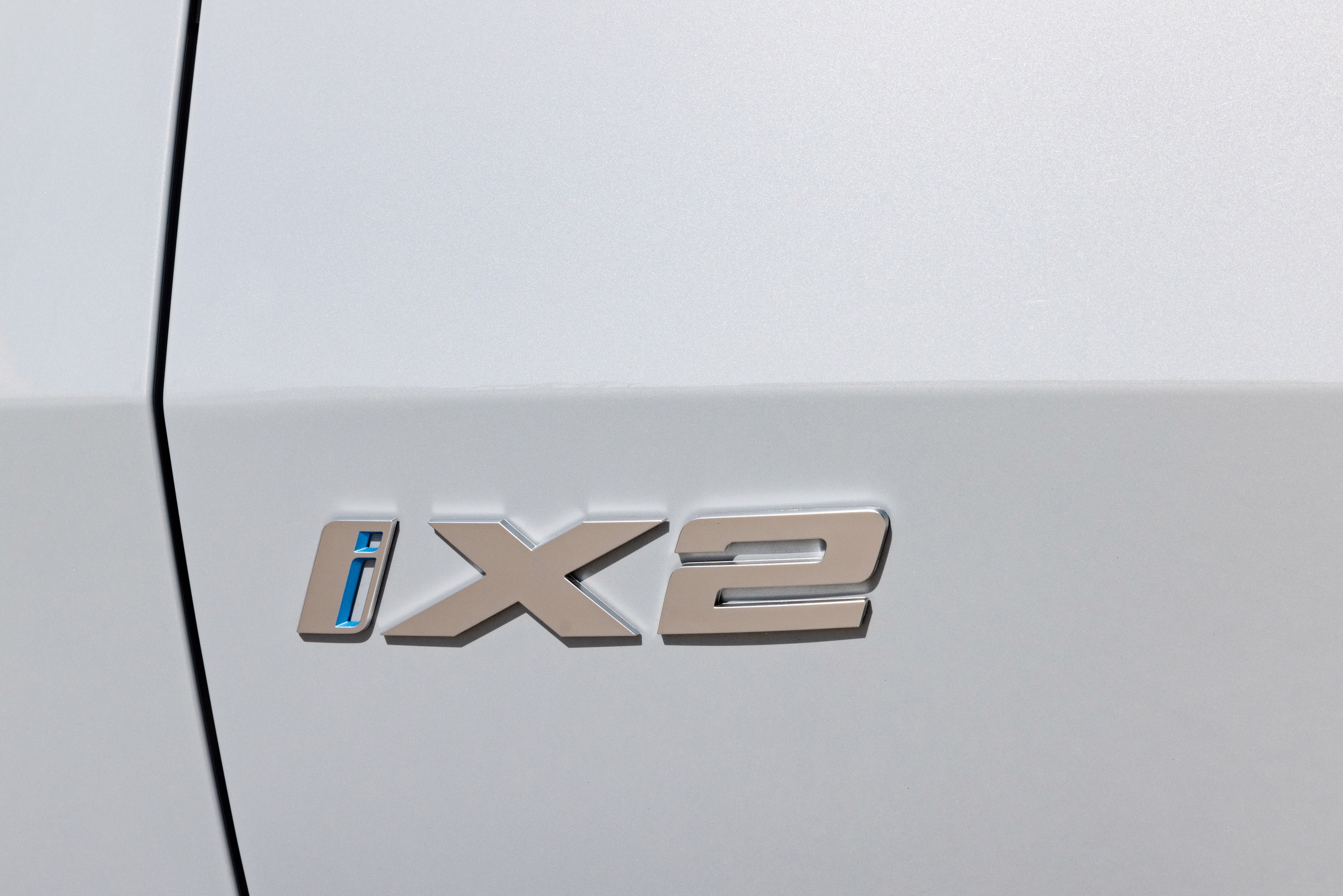 BMW iX2 exterior P90540018