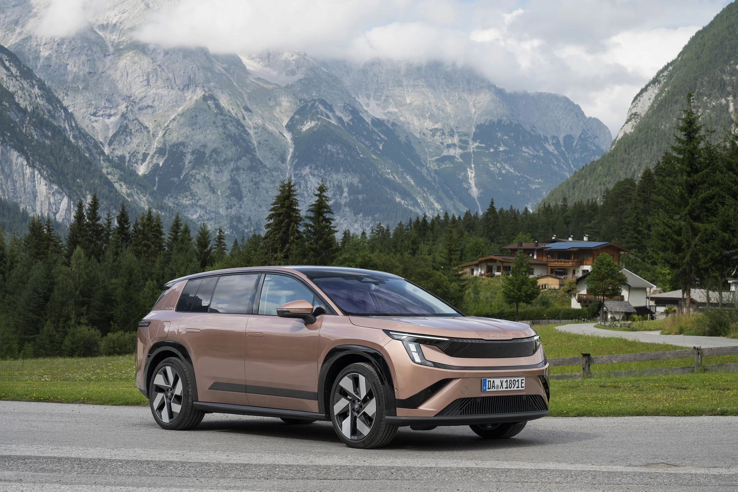Skoda Peaq exterior official photo 1
