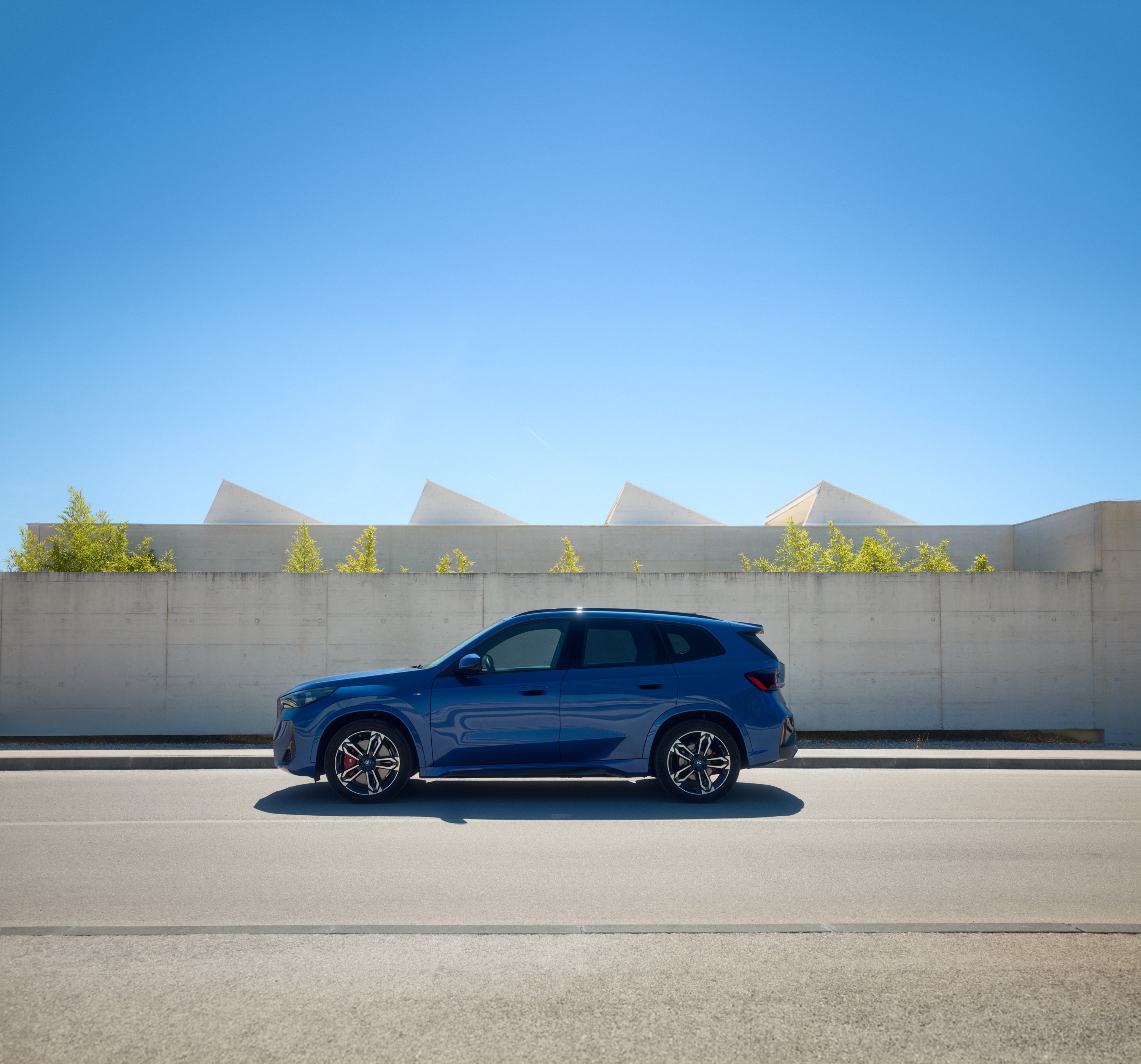BMW iX1 exterior P90566420