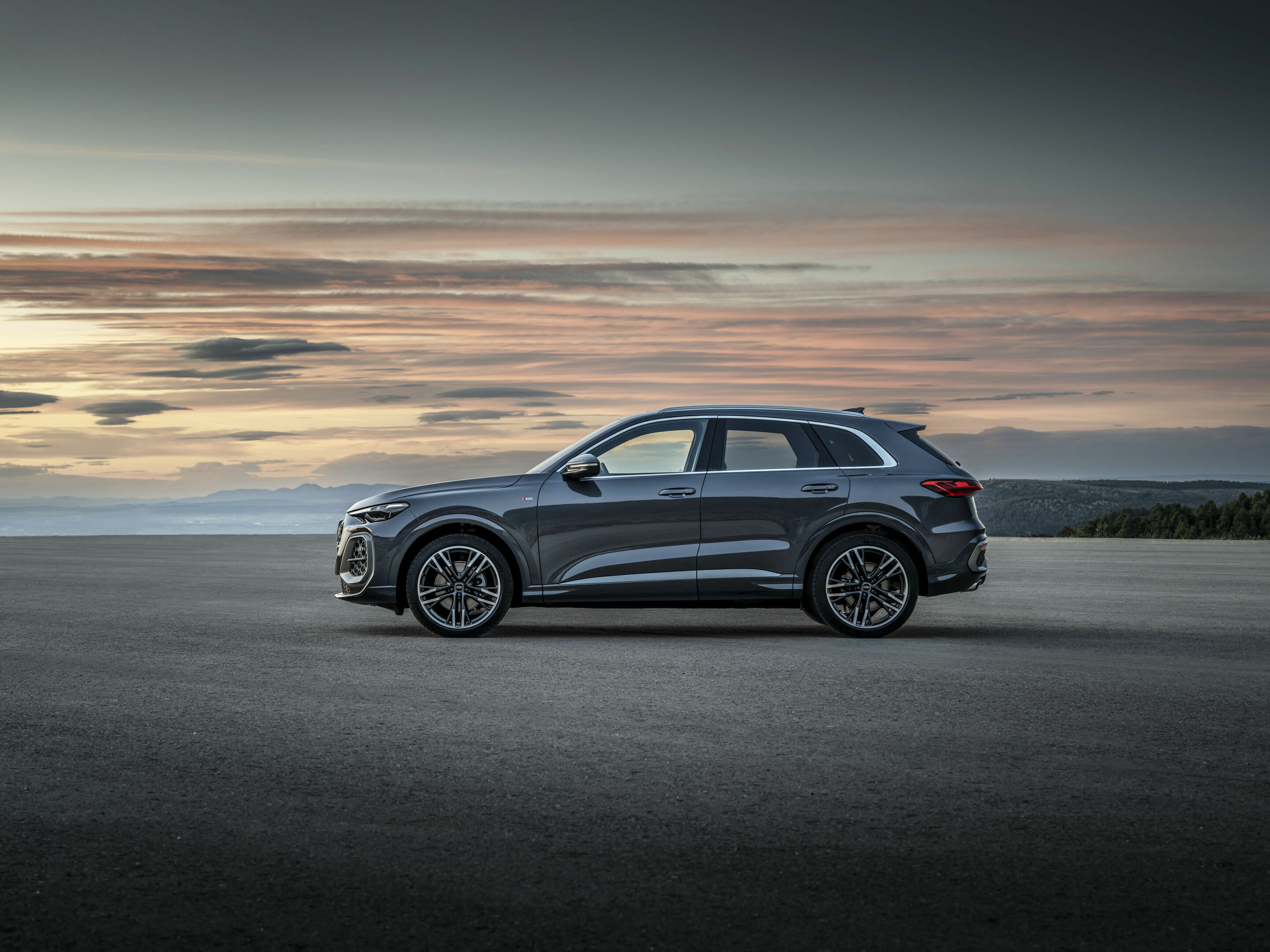Audi Q5 SUV additional exterior official photo
