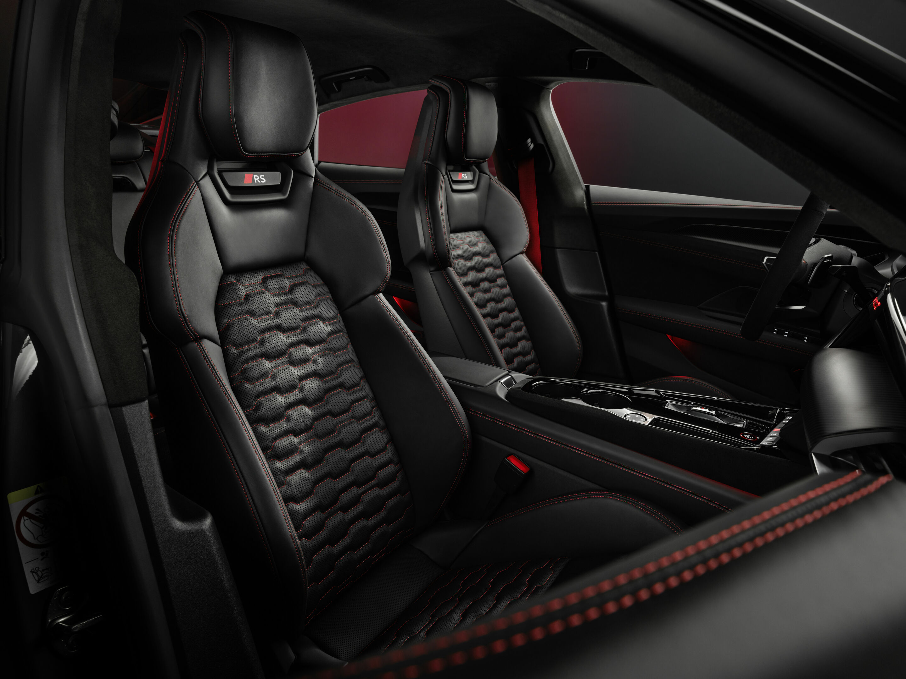 Audi RS e-tron GT interior and cockpit A242576
