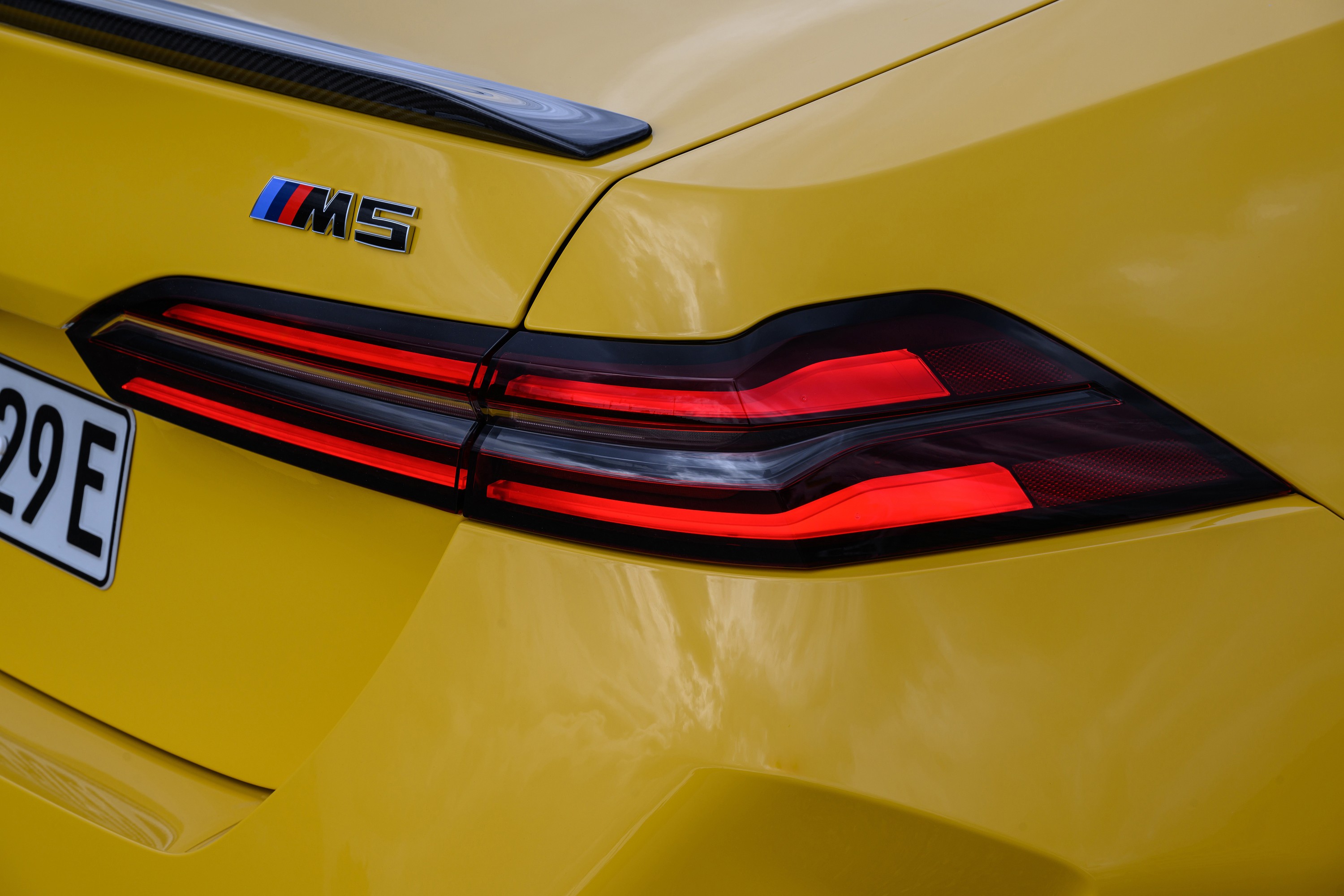 BMW M5 technology P90575481