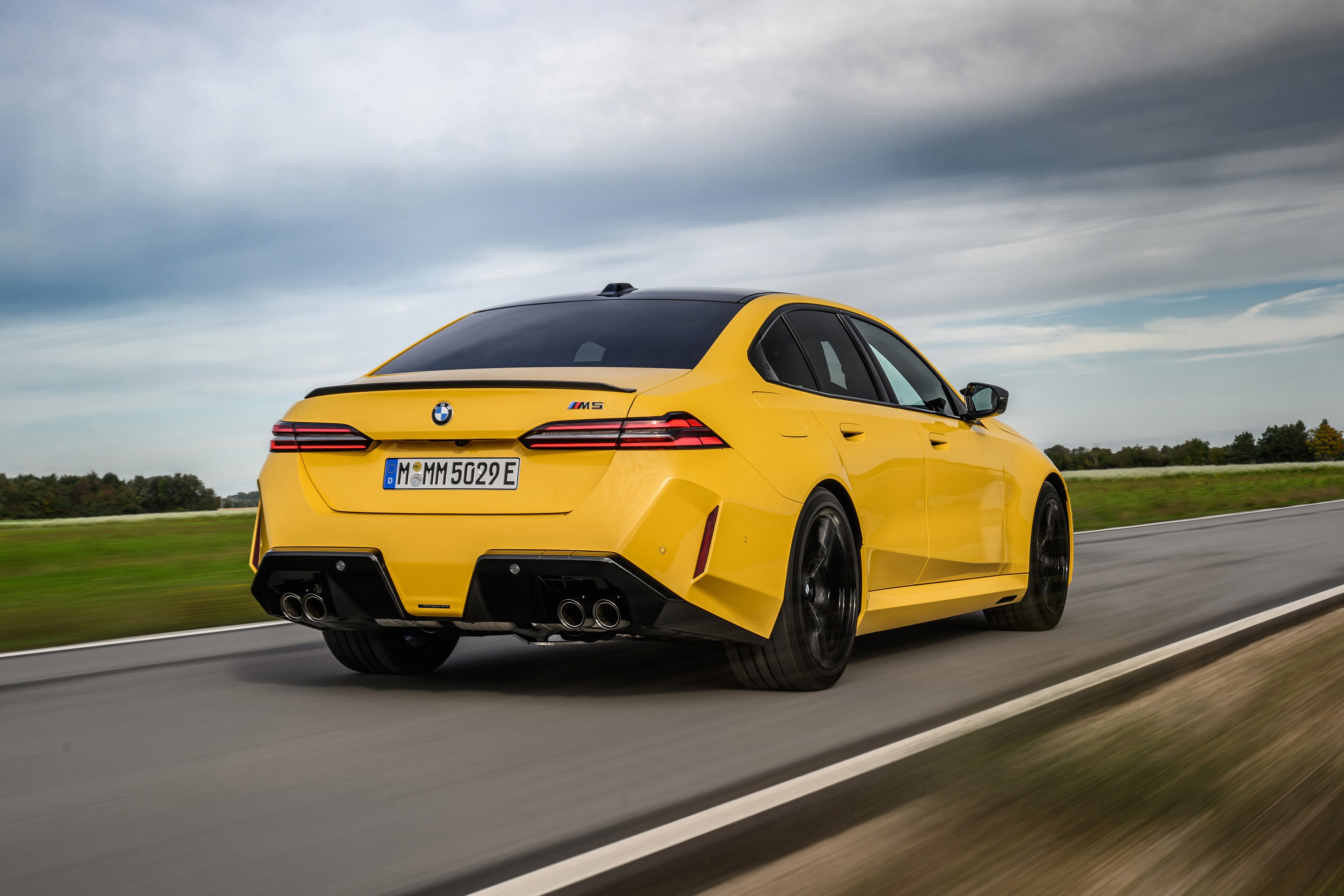 BMW M5 technology P90575426