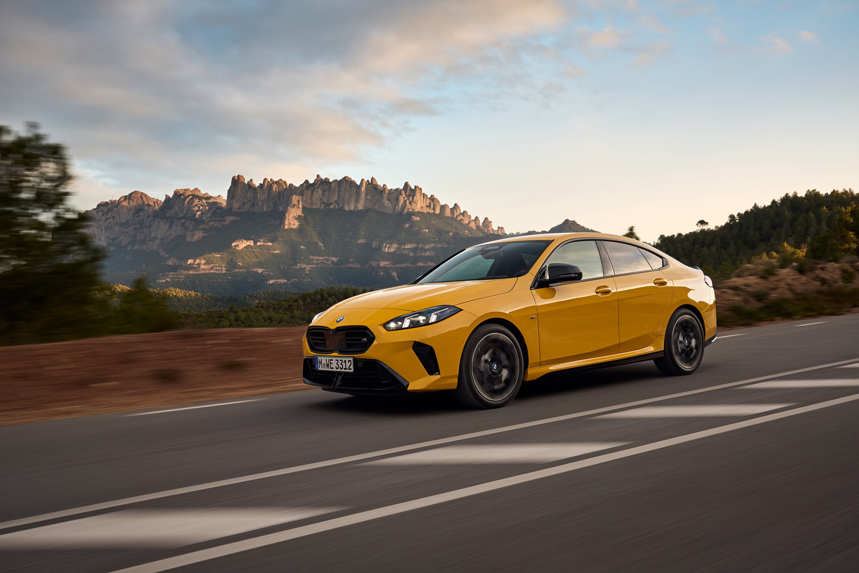 BMW M235 exterior P90588968