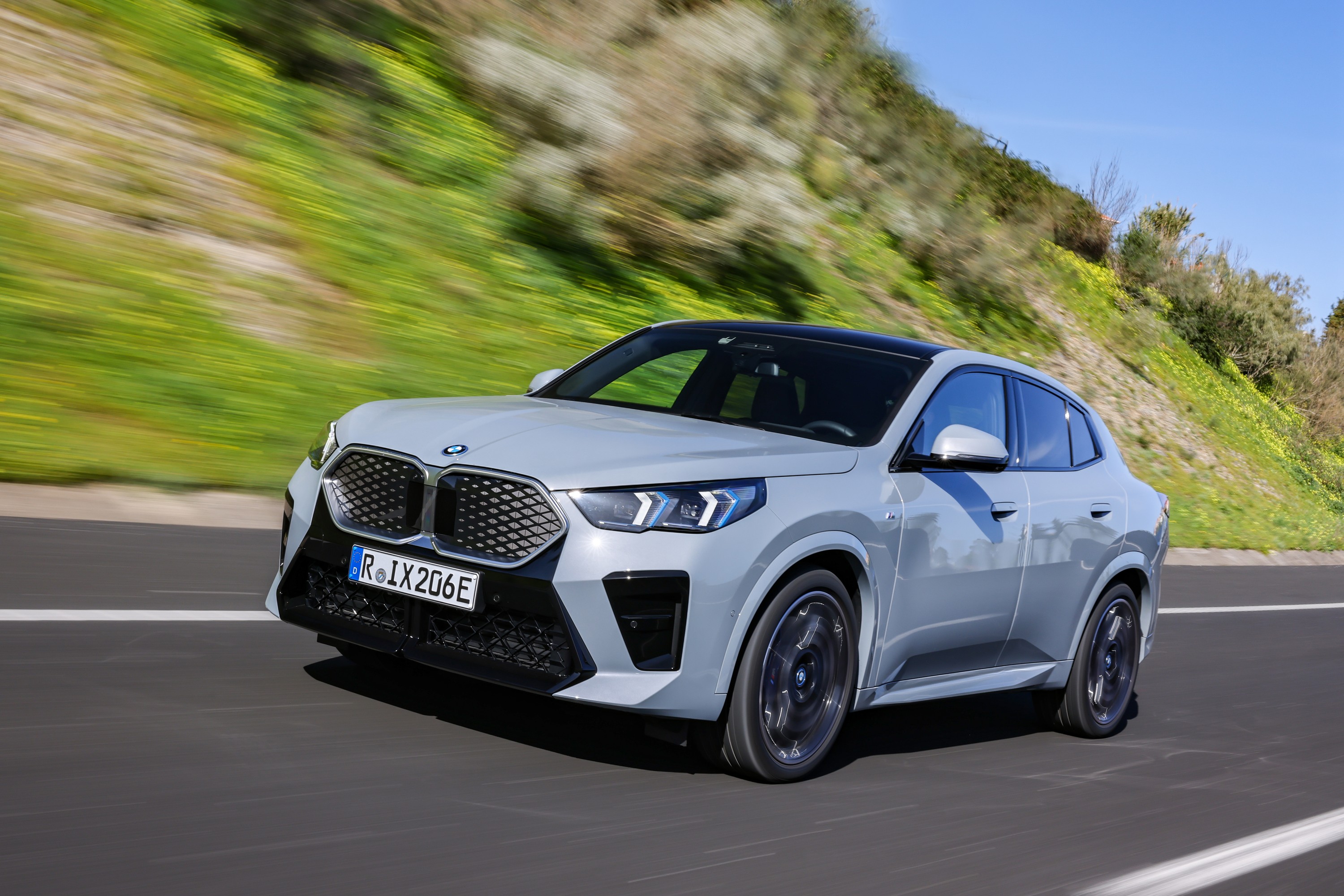 BMW iX2 driving P90540065