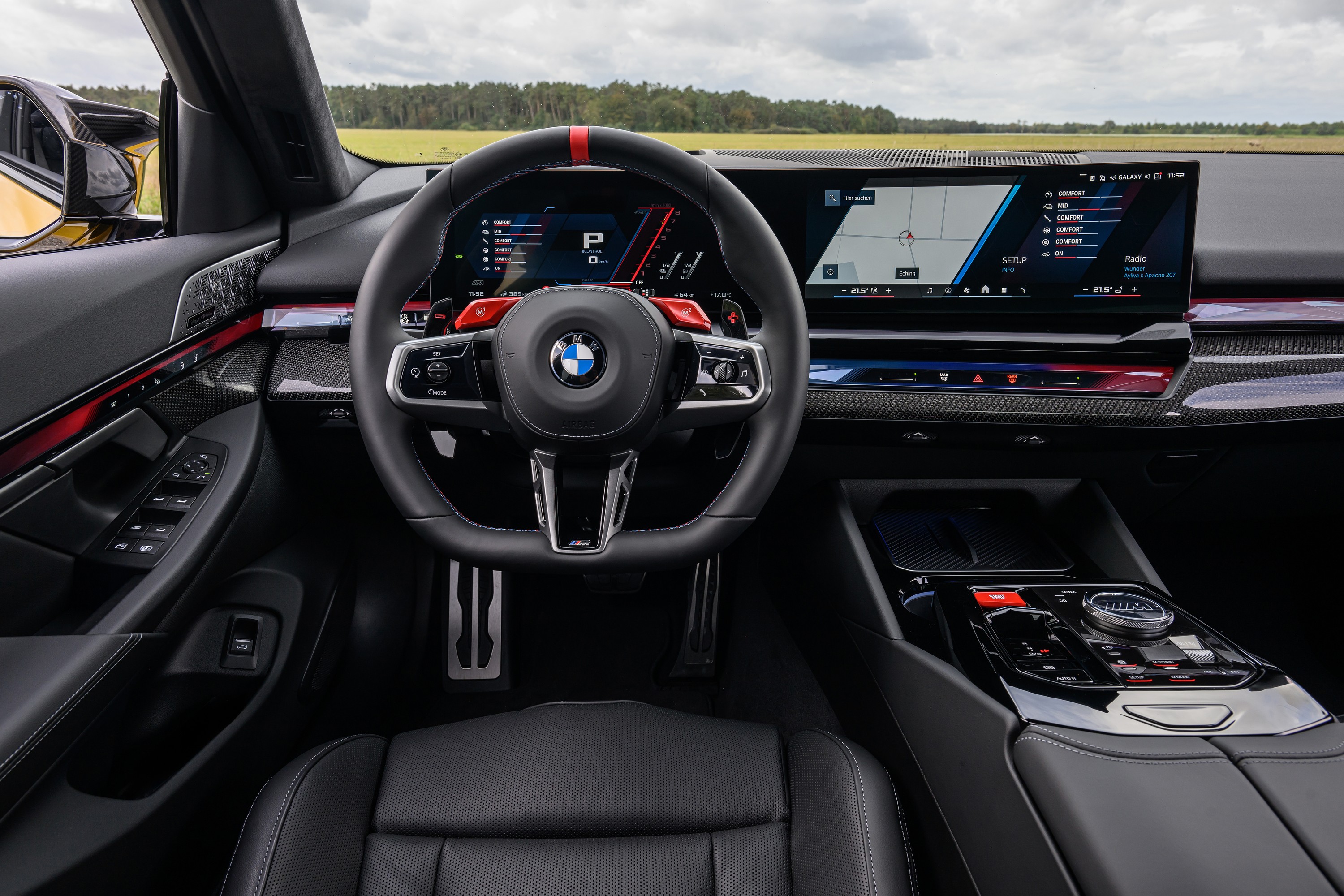 BMW M5 technology P90575495