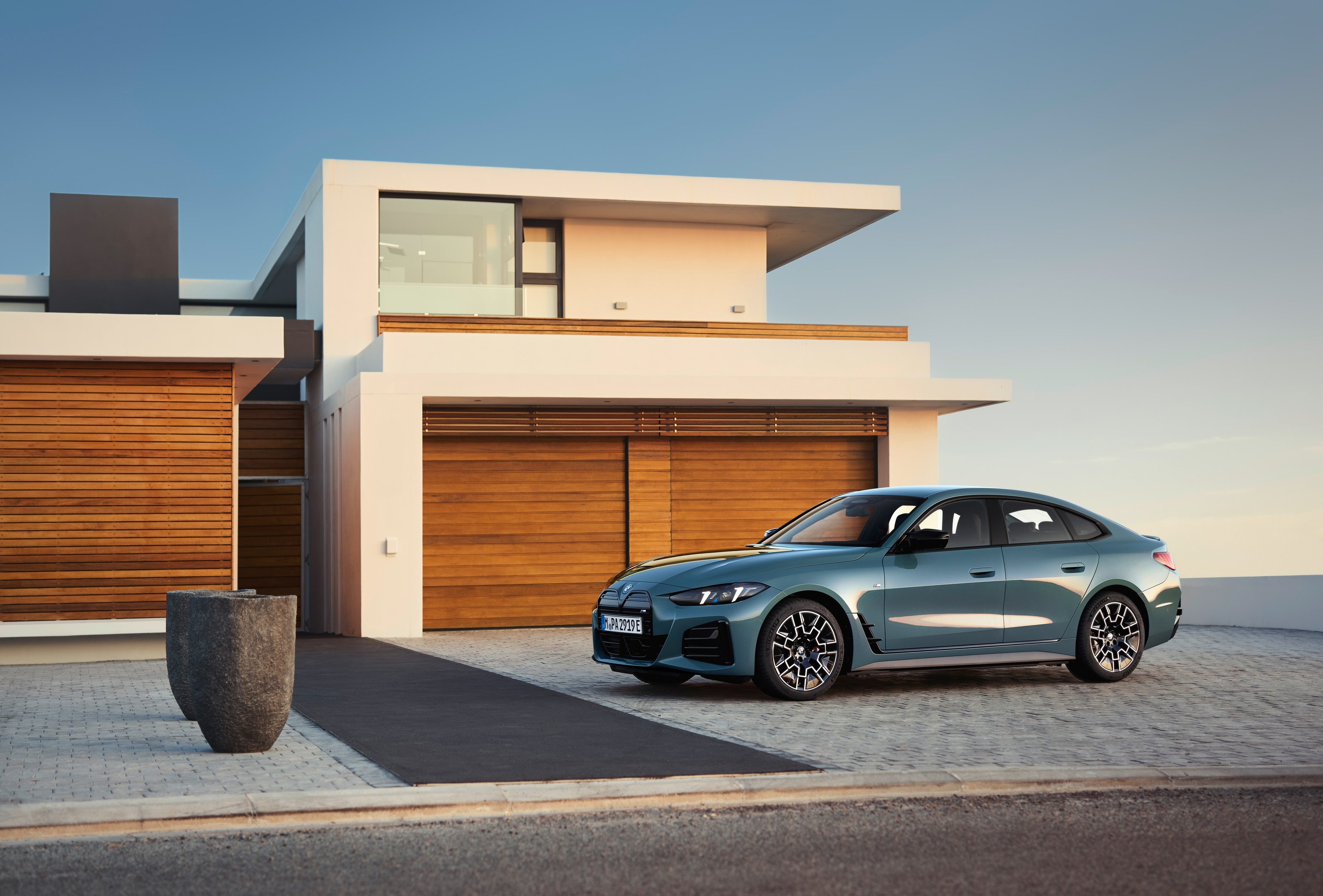 BMW i4 exterior P90546644