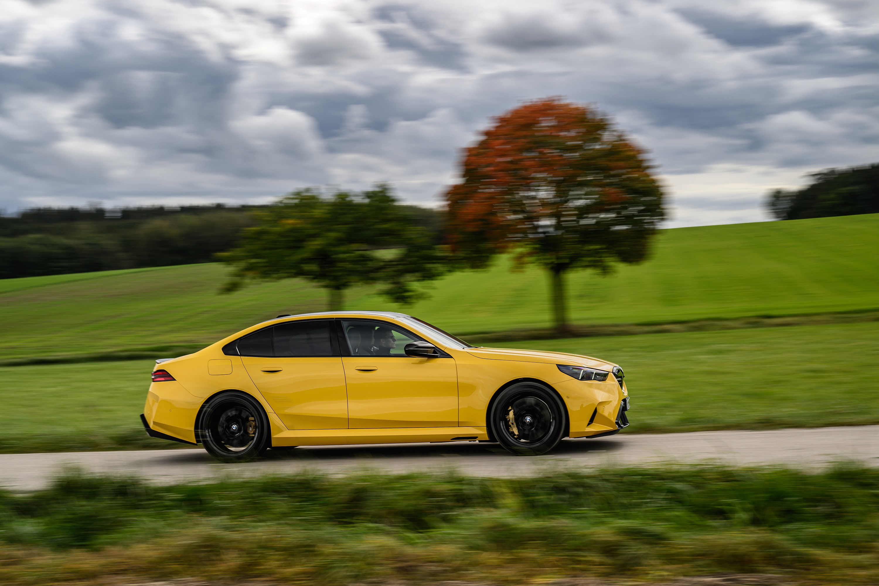BMW M5 technology P90575436