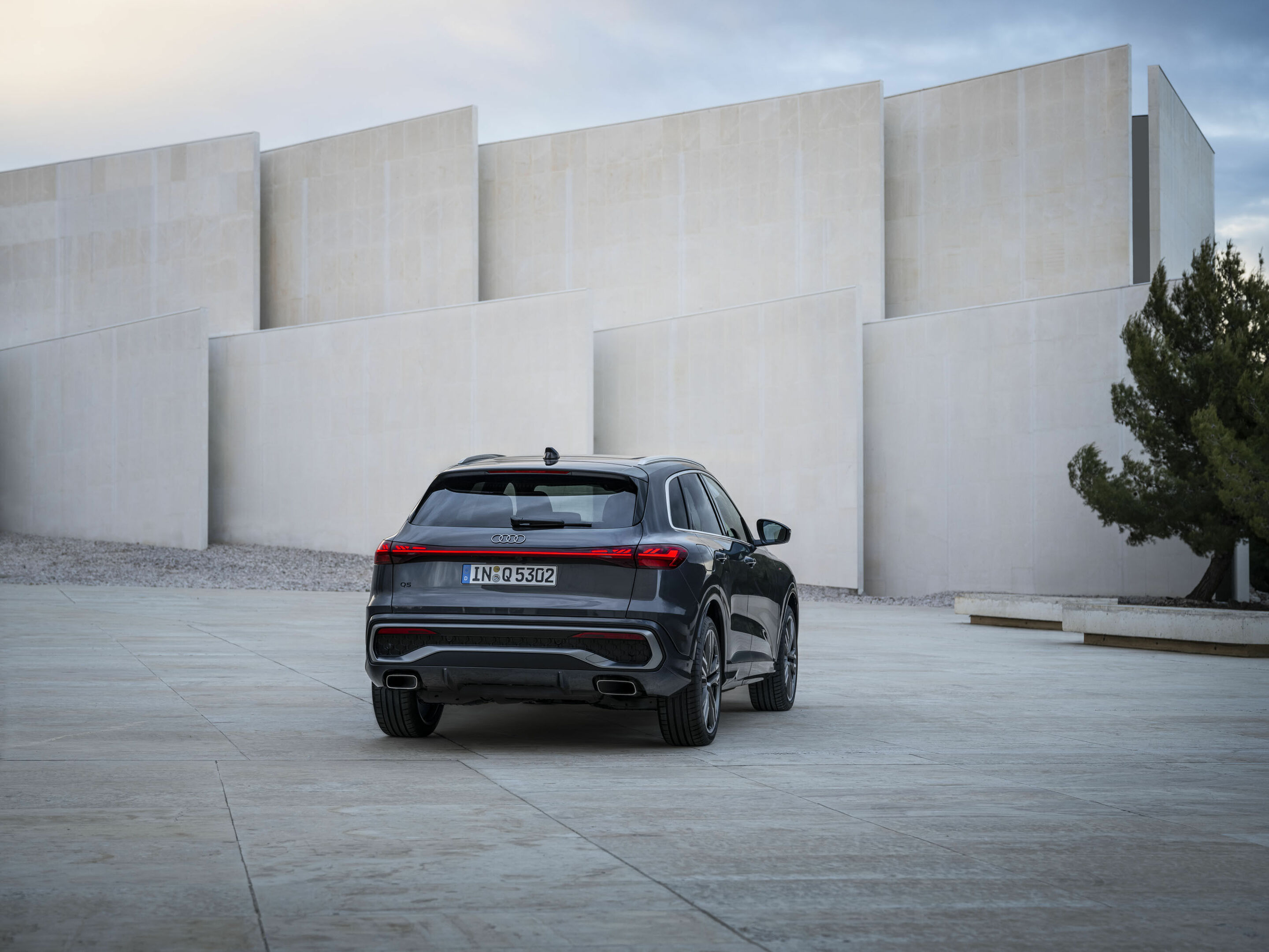 Audi Q5 SUV additional exterior official photo