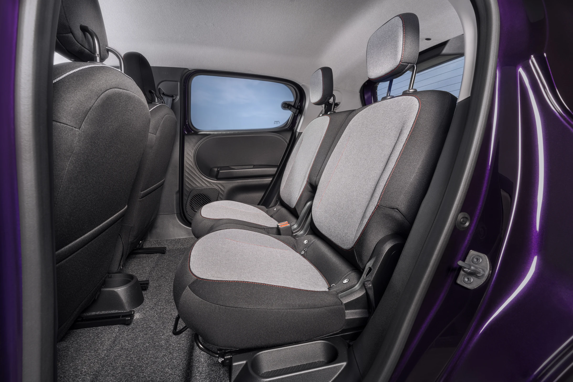 Nissan Pixo interior official photo 22