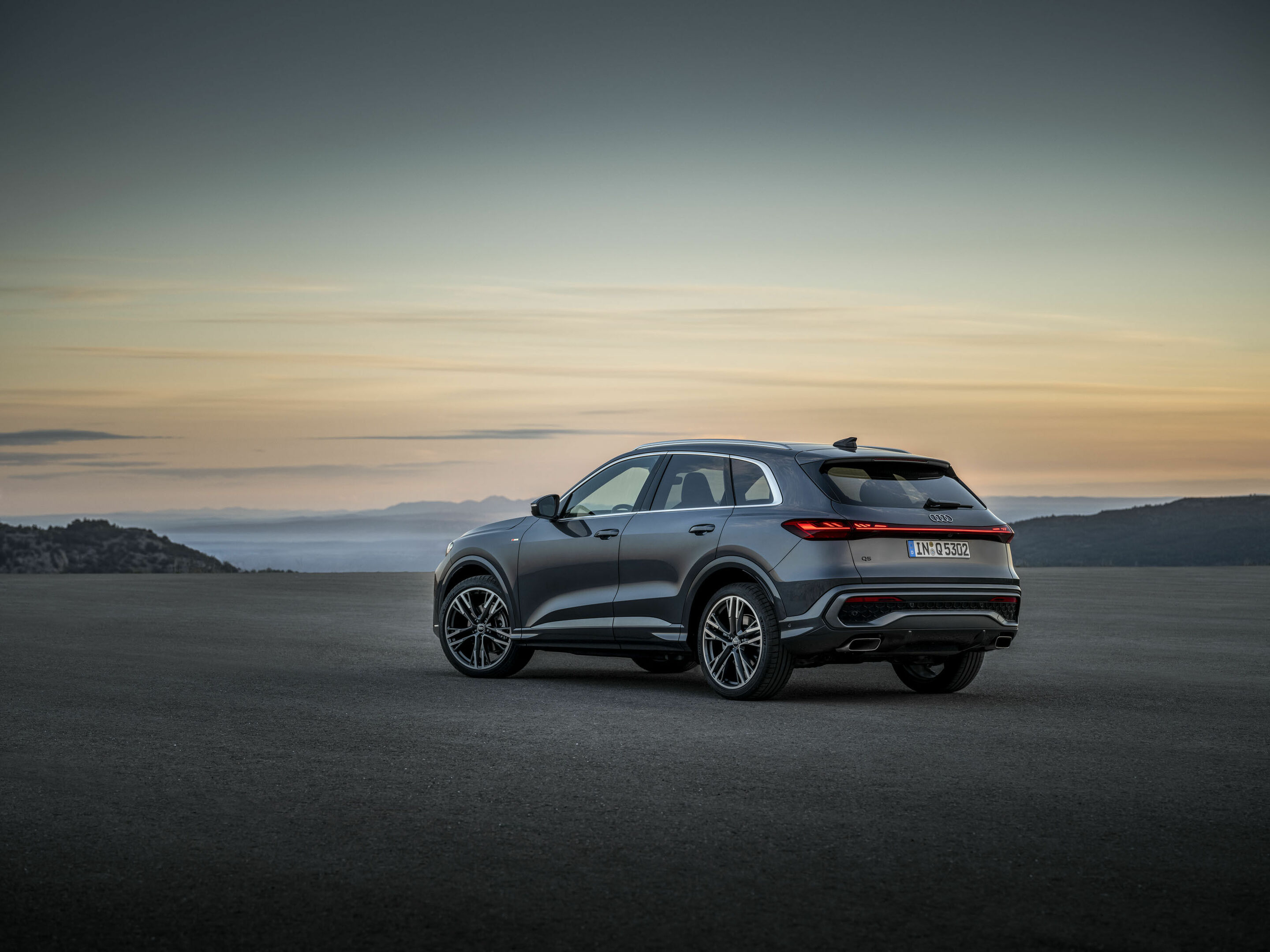 Audi Q5 SUV additional exterior official photo
