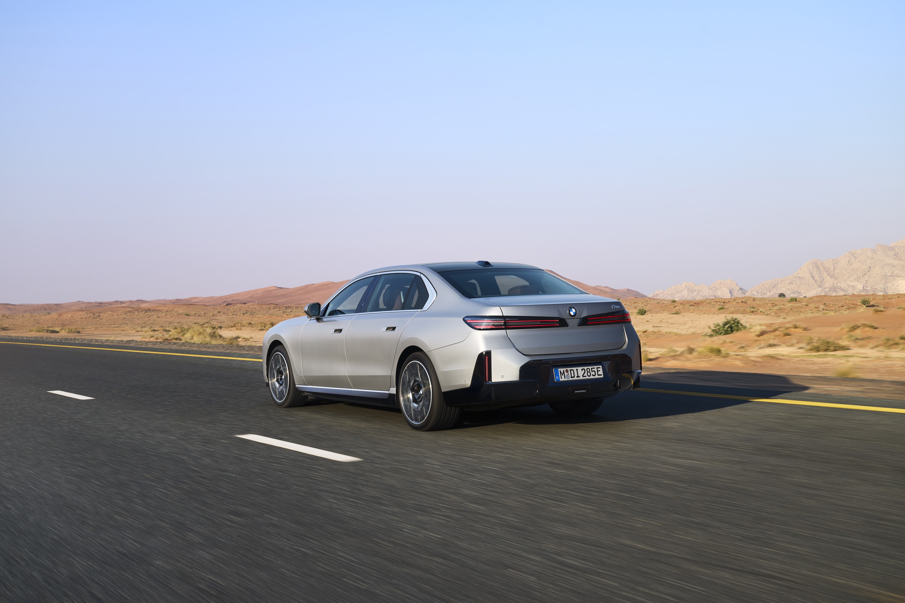 BMW i7 exterior P90636159