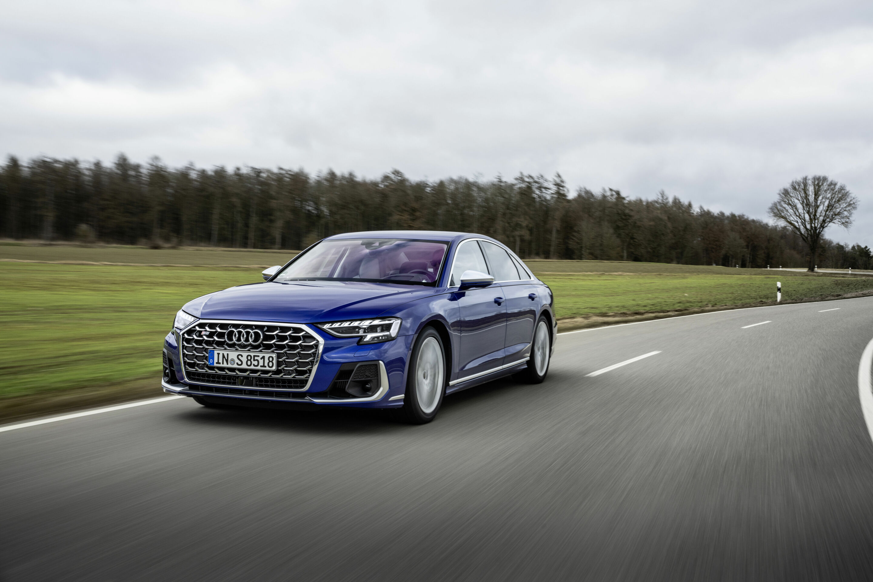 Audi S8 interior and cockpit A220802