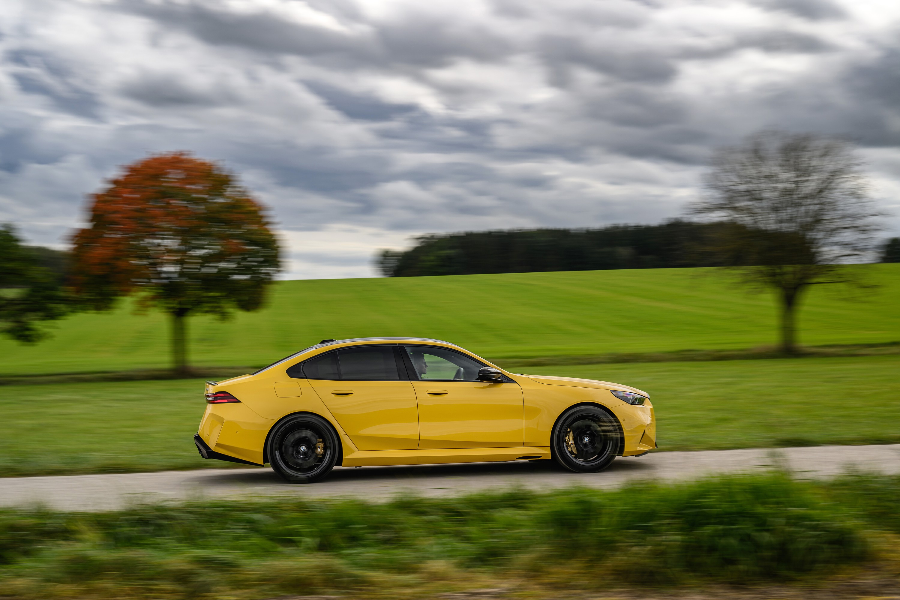 BMW M5 technology P90575437