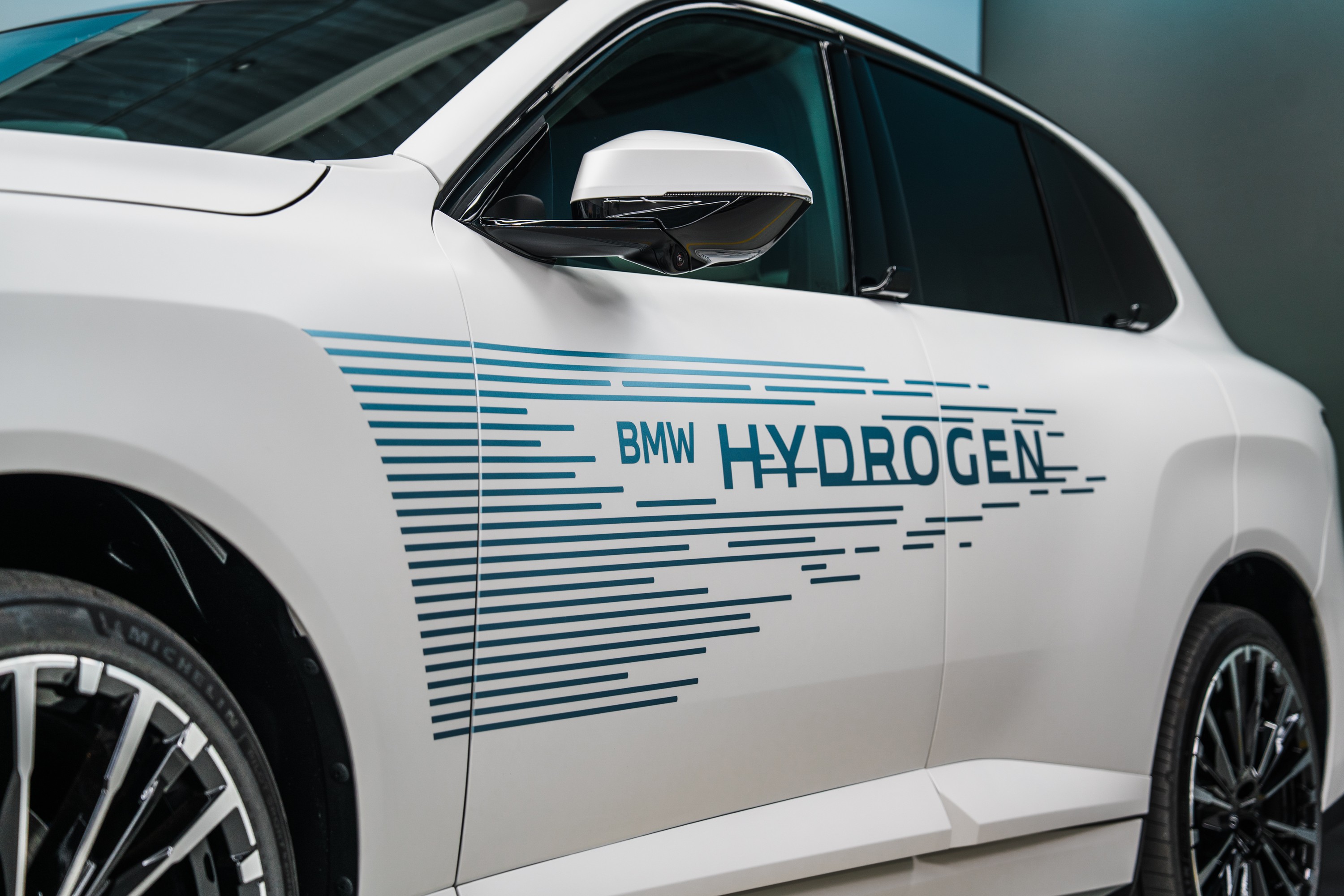 BMW iX exterior P90648195
