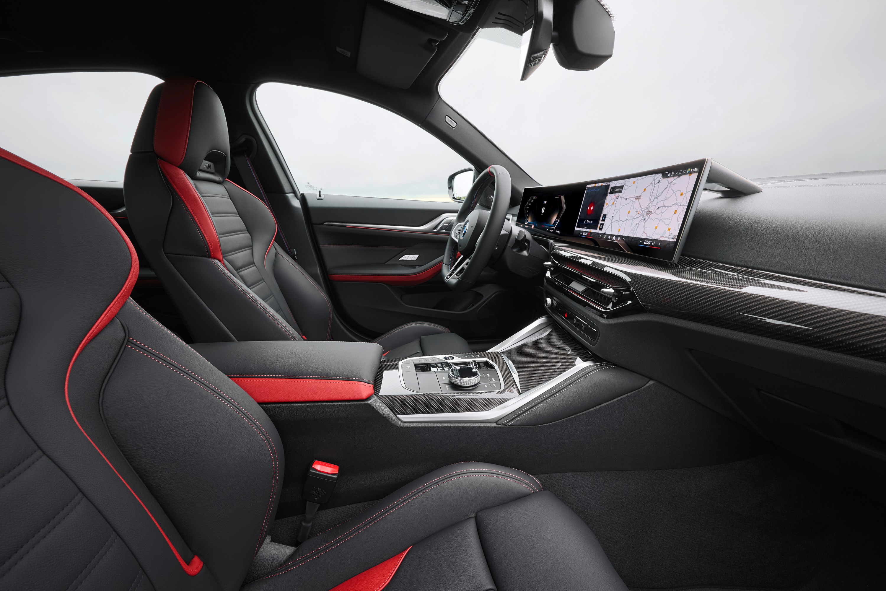 BMW i4 interior P90546683