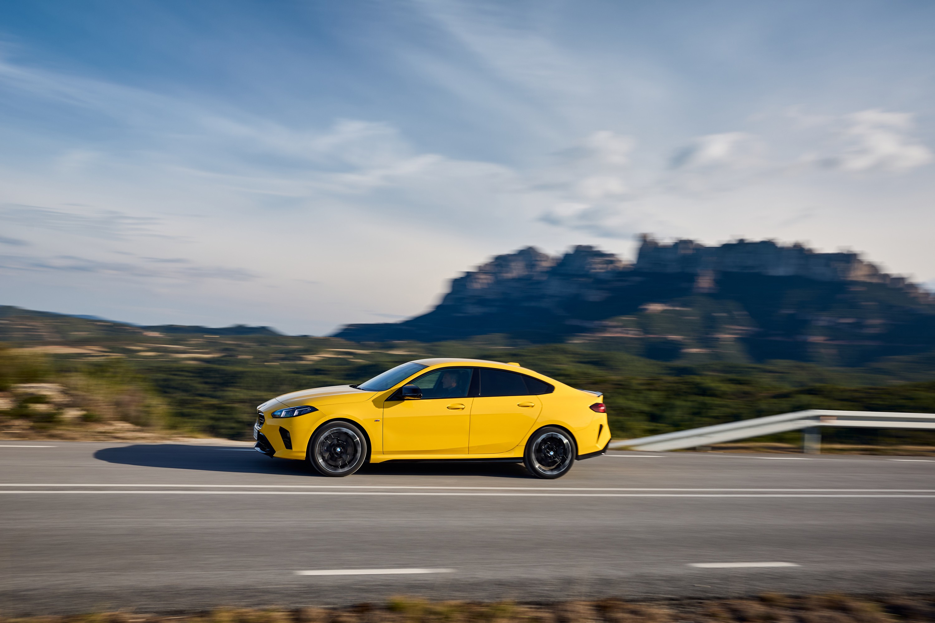 BMW M235 exterior P90588976