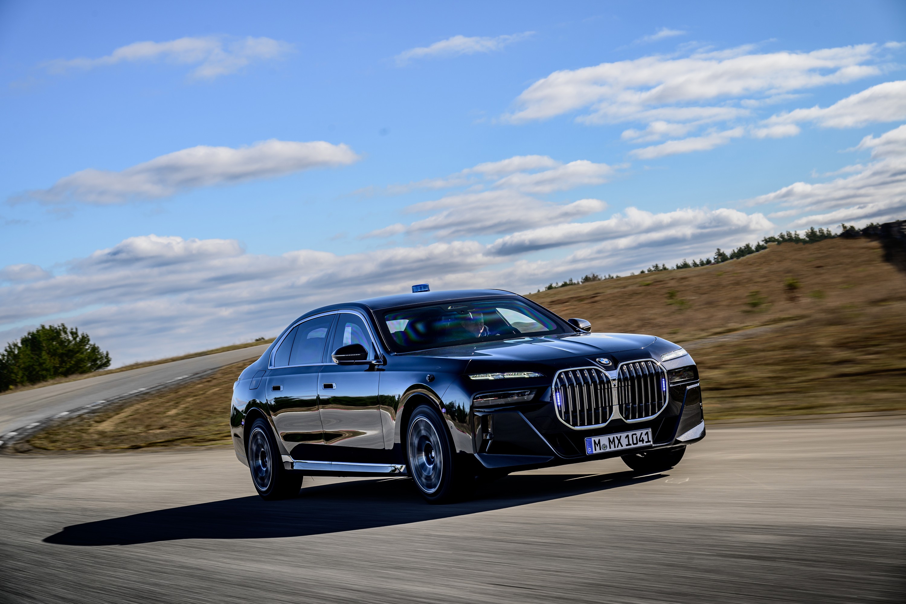 BMW 760i driving P90543754