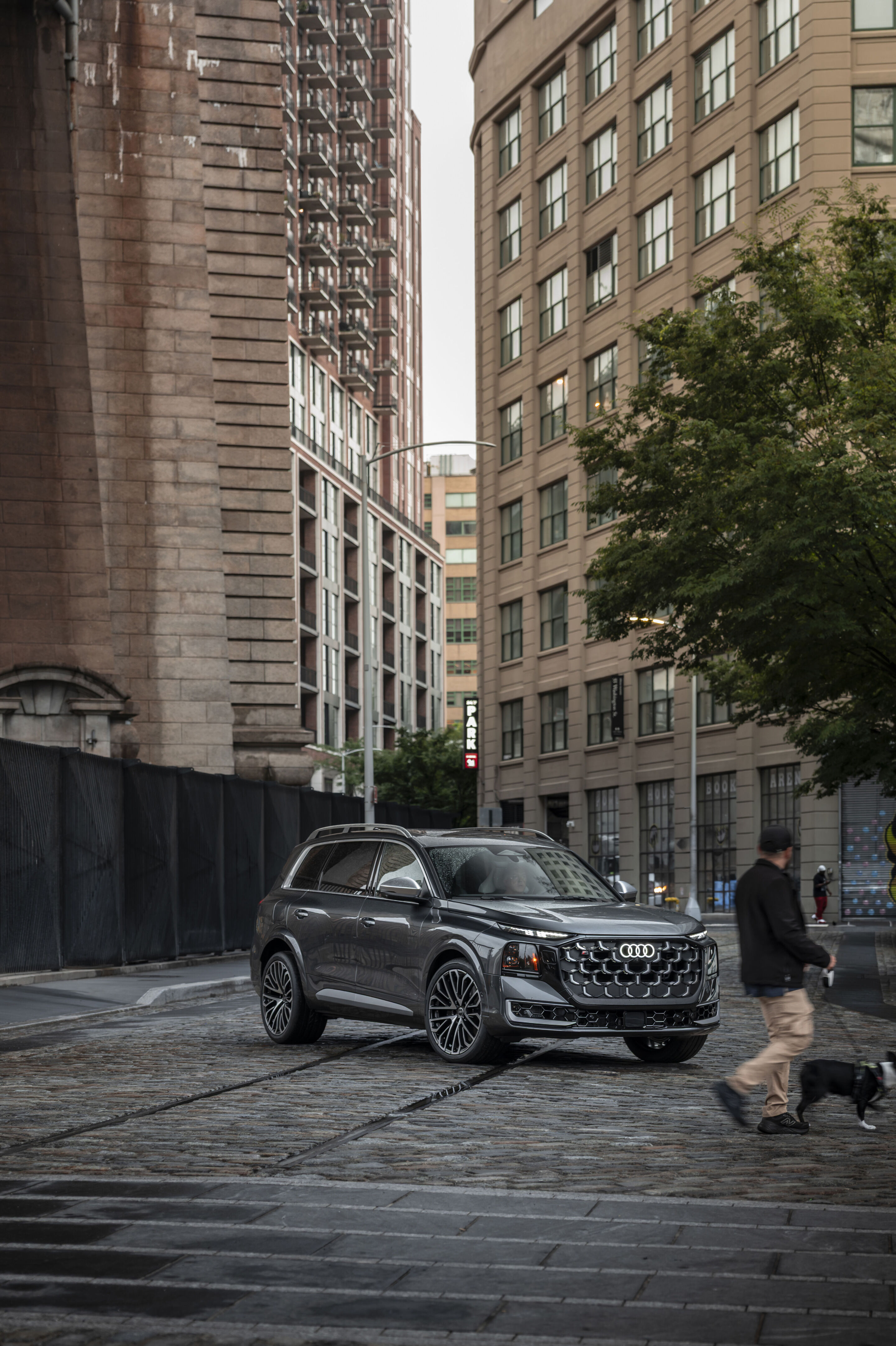 Audi Q9 Exterior official photo