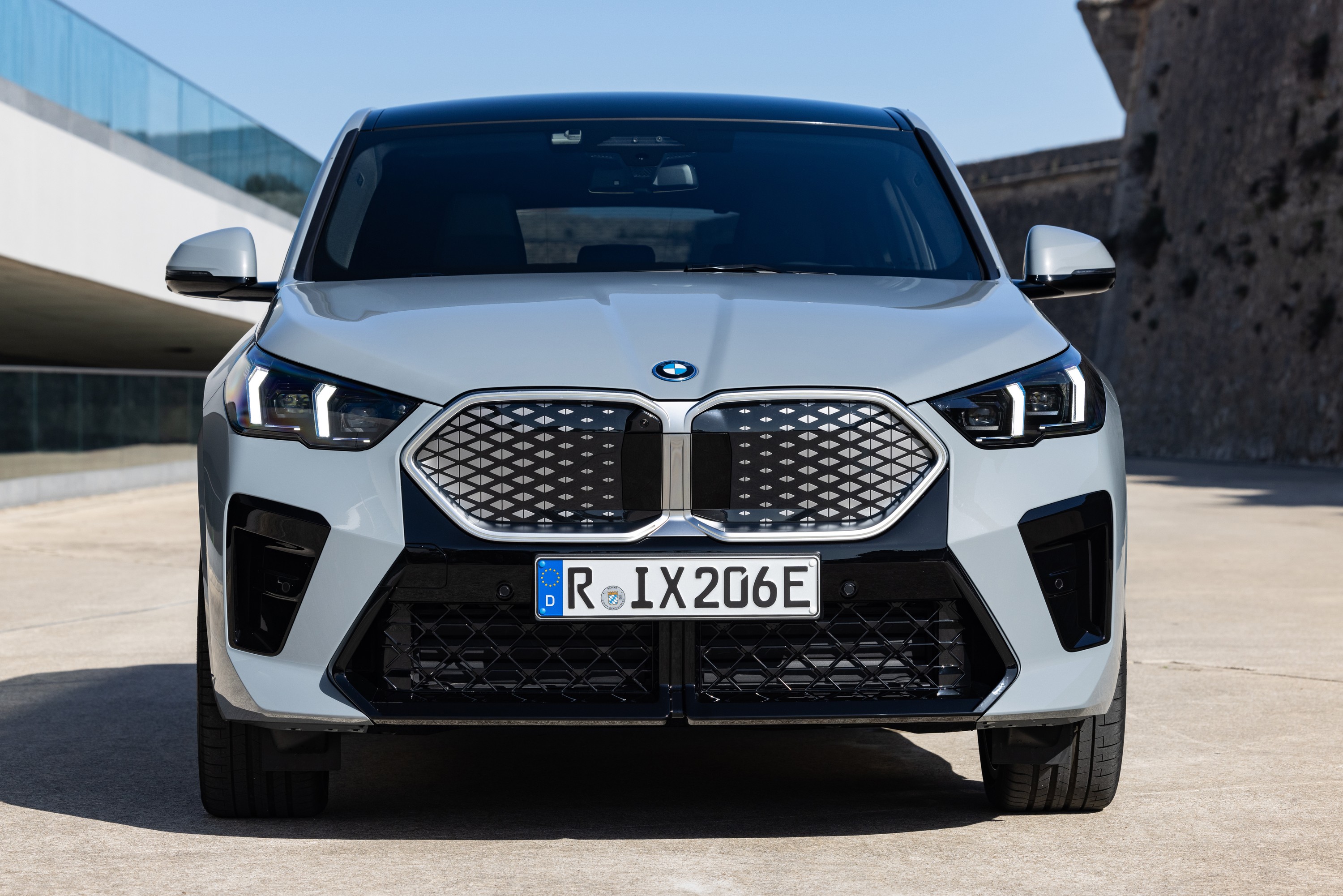 BMW iX2 exterior P90540087