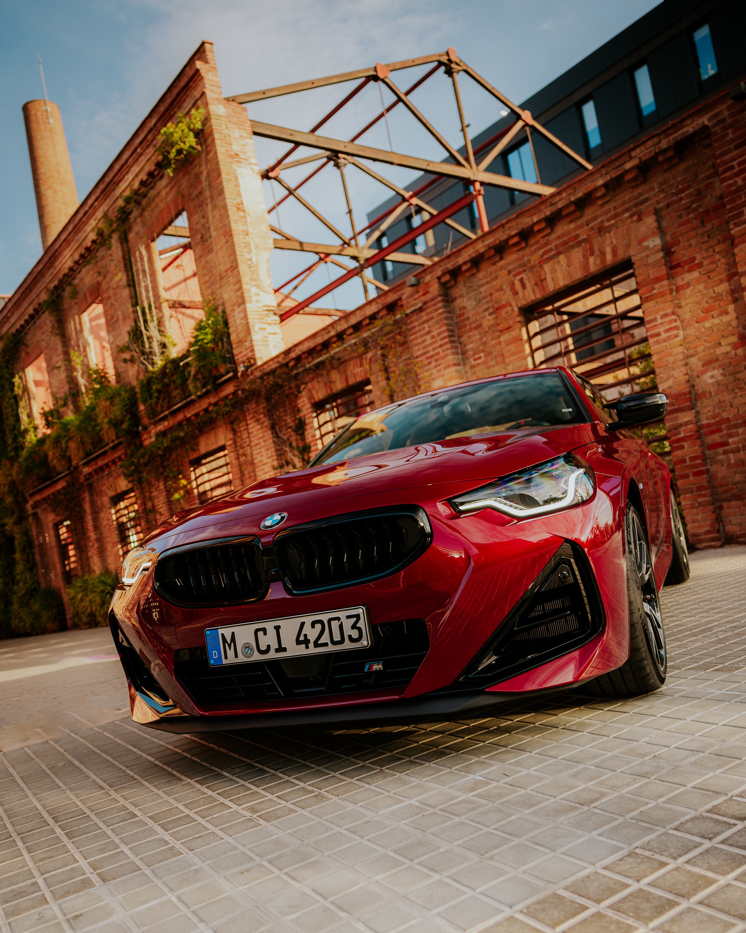 BMW M240i exterior P90554916