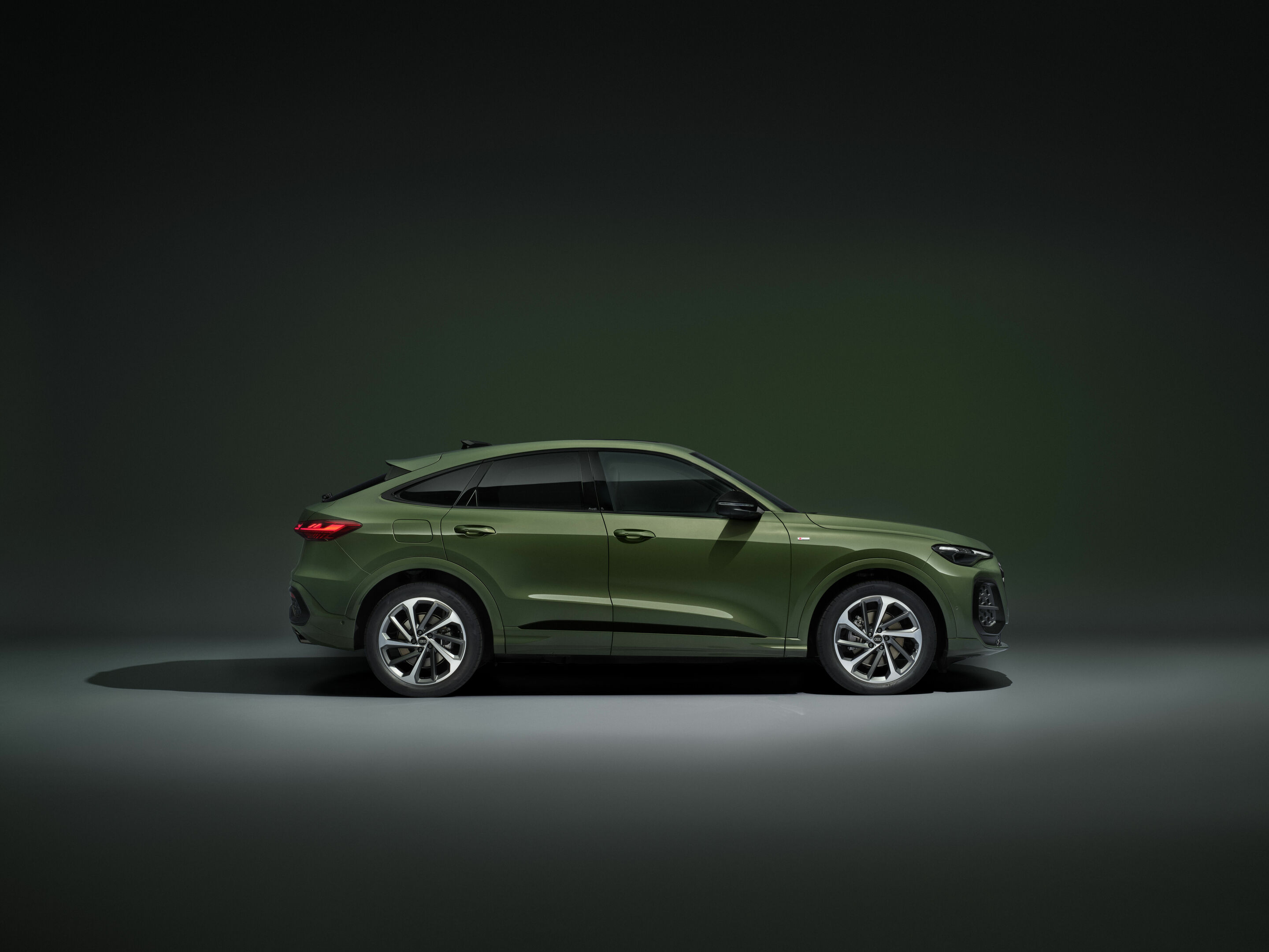Audi Q5 Sportback additional exterior official photo