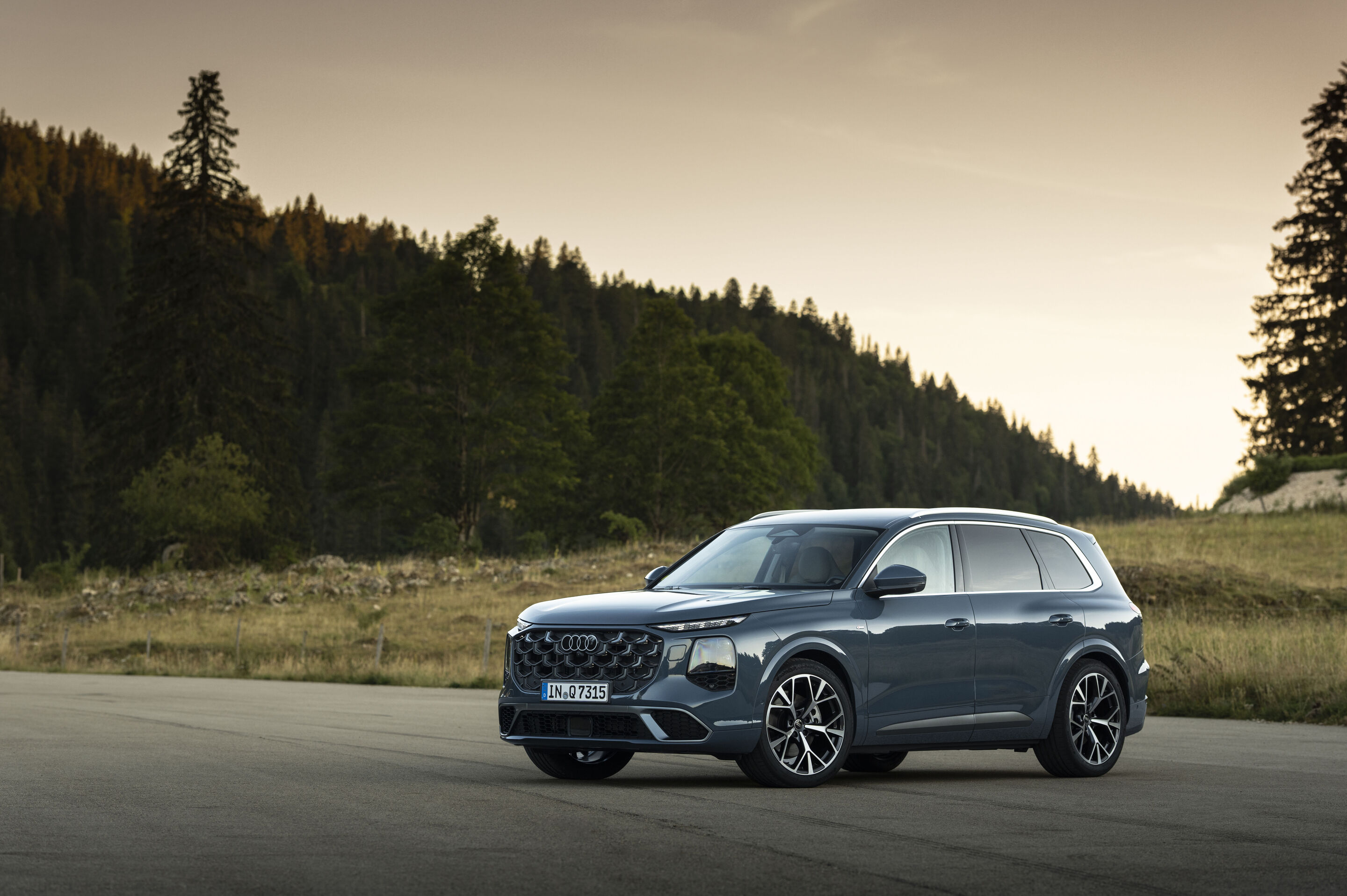 Audi Q7 Exterior official photo